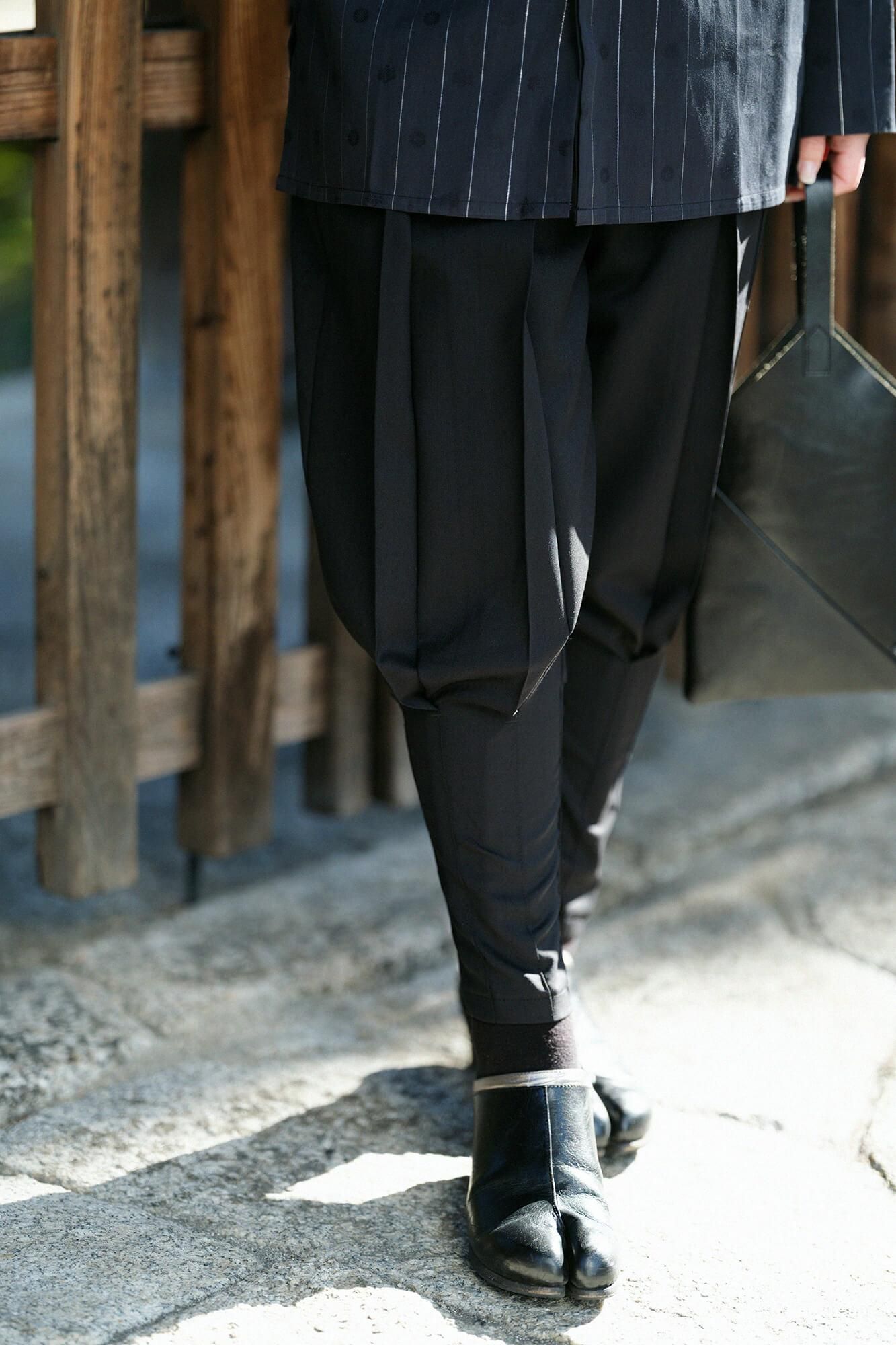 42 Paar Kammgarn, Hakama-förmig (Tattsuke hakamanari)/Nurebairo (Nurebairo)