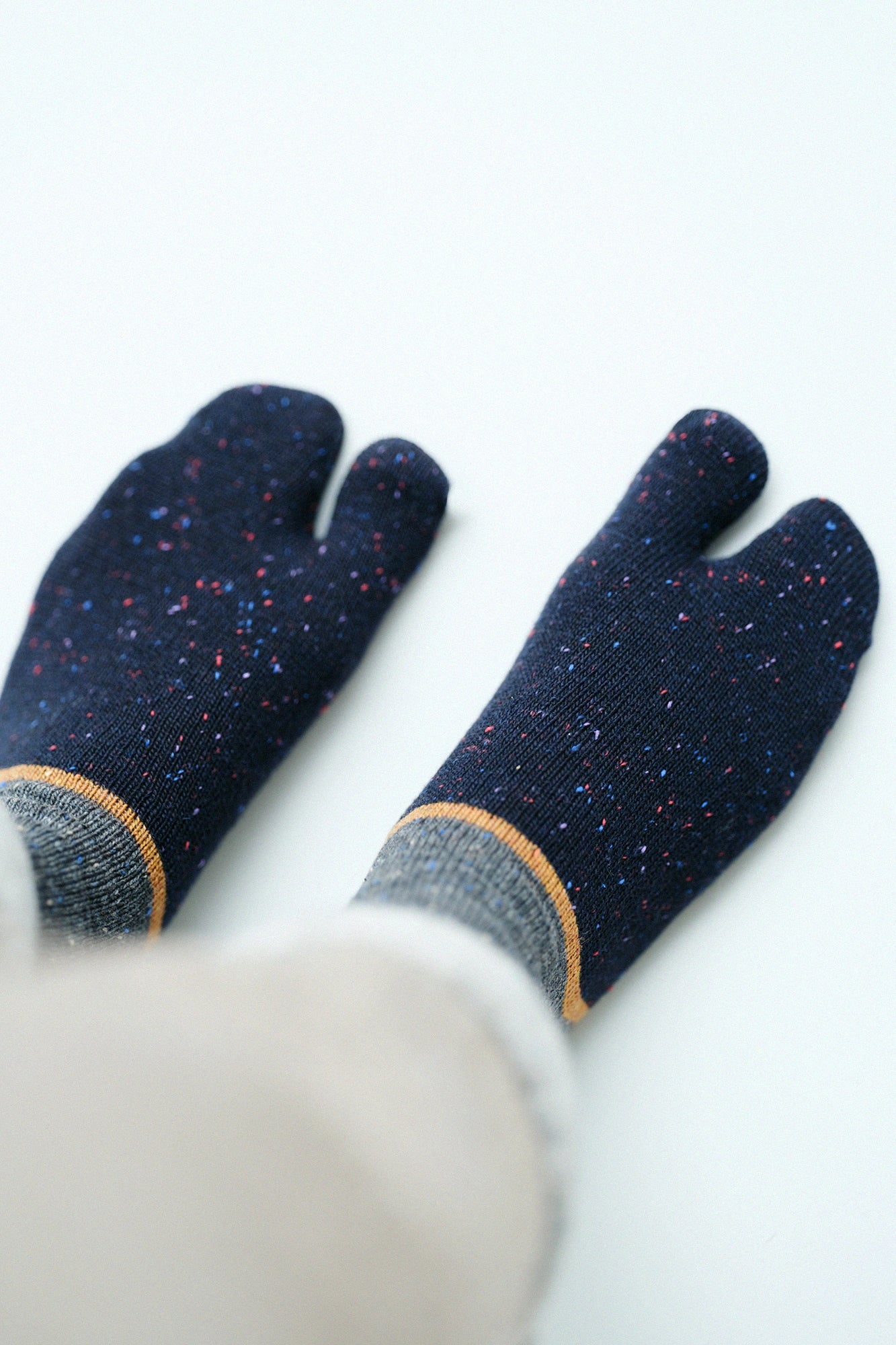 ウール足袋下(普通丈) 棟梁(とうりょう)/消炭色(けしずみいろ)2 【男・女性用】