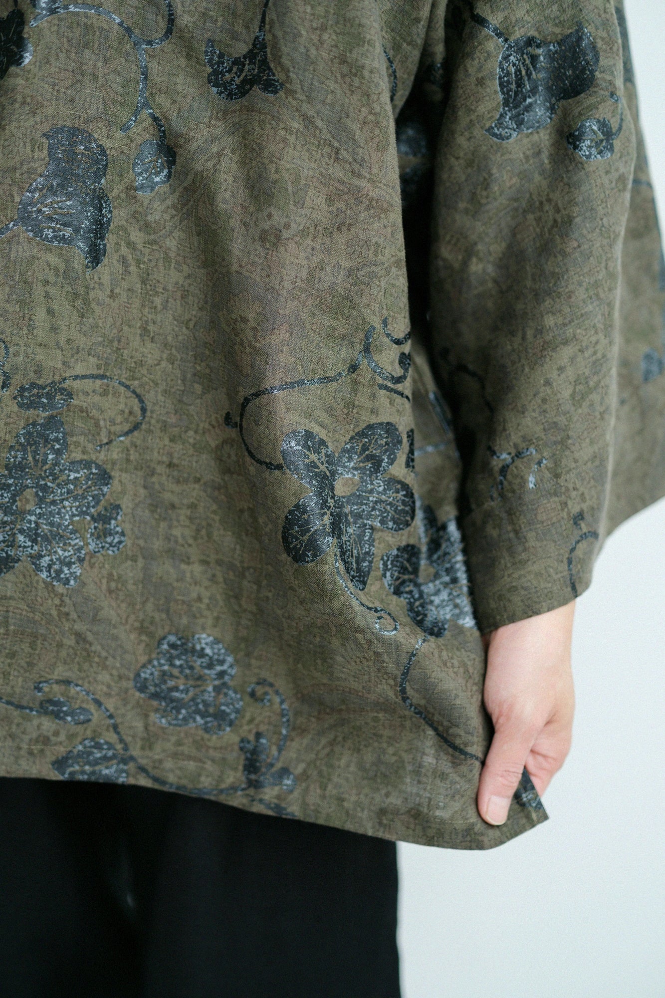 Chanvre Fuuubi Shin'i/Karabana ni Uruwashi Sabi (Sabi) Couleur pin marin (Miruiro)