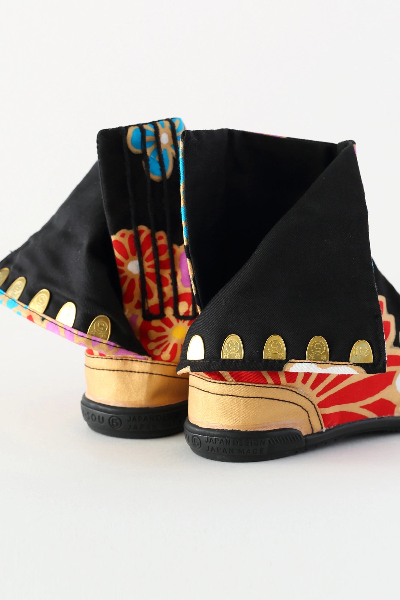 【net limited】Marugo Round Toe Tabi Shoes / Gold Damask