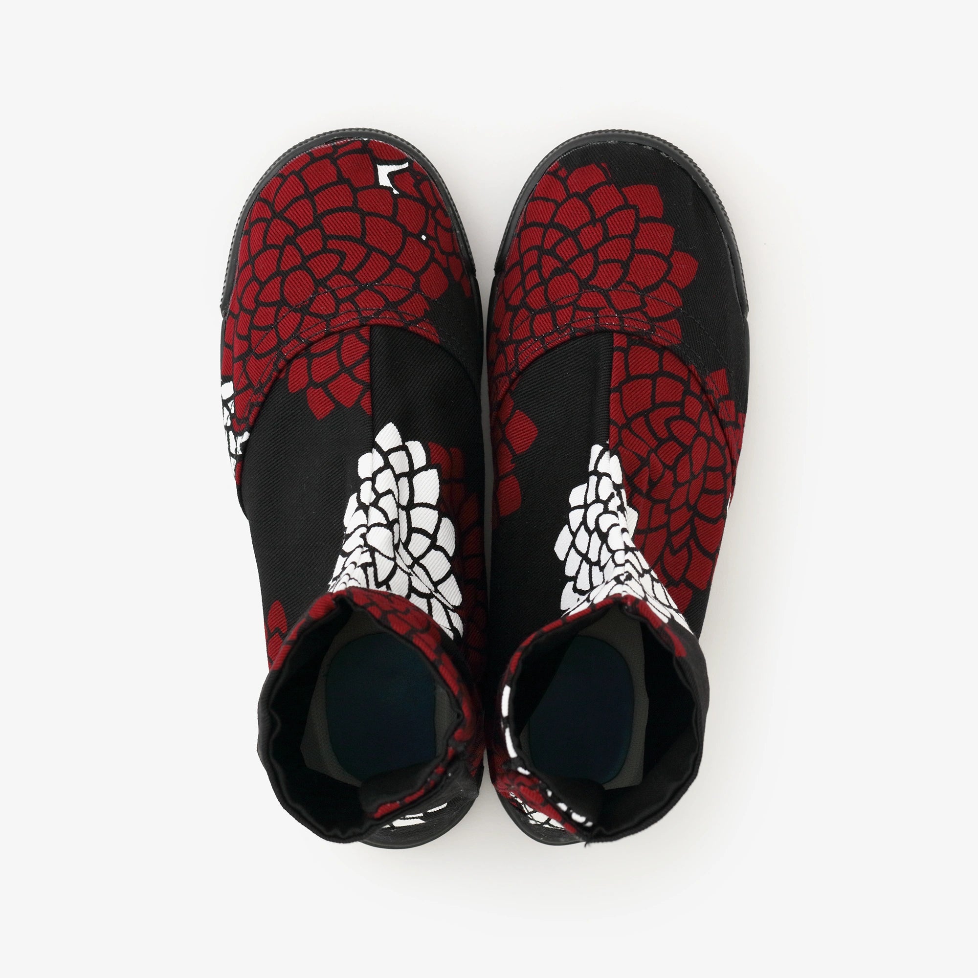 Tabi mit 5 runden Spitzen/Chrysantheme zwischen Wolken