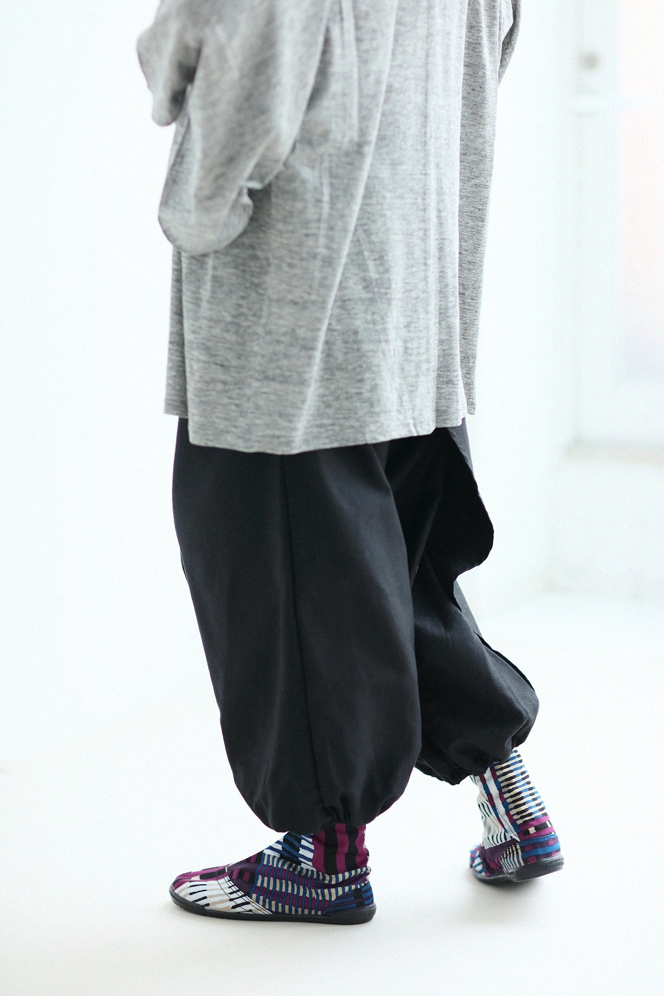 Marugo Round Toe Tabi Shoes / Skyscraper