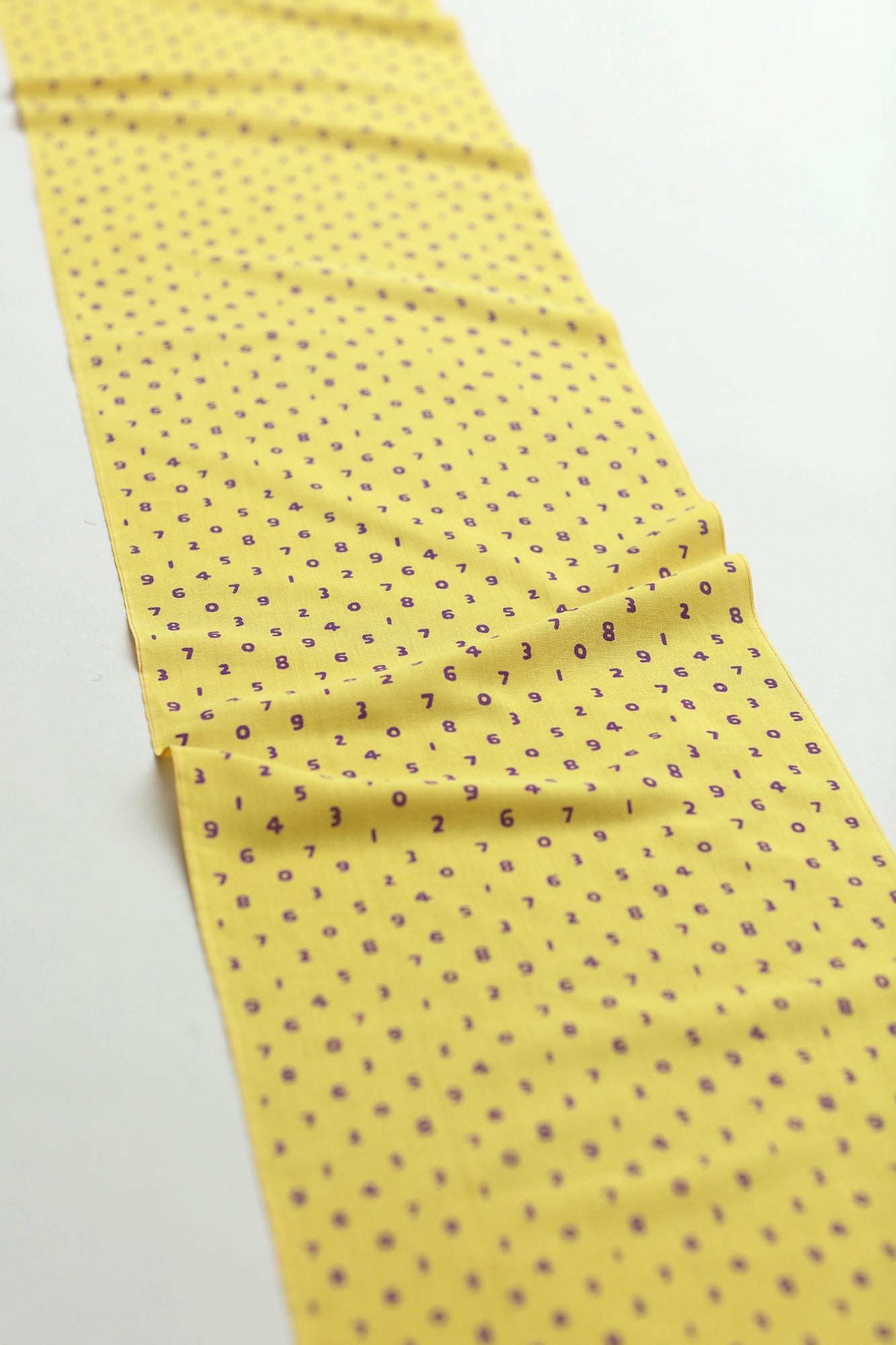 Textile vendu au poids (Ise Momen Tenugui) / Mame SO-SU-U Yellow Shiro (Kikuchishiro) <50cm>