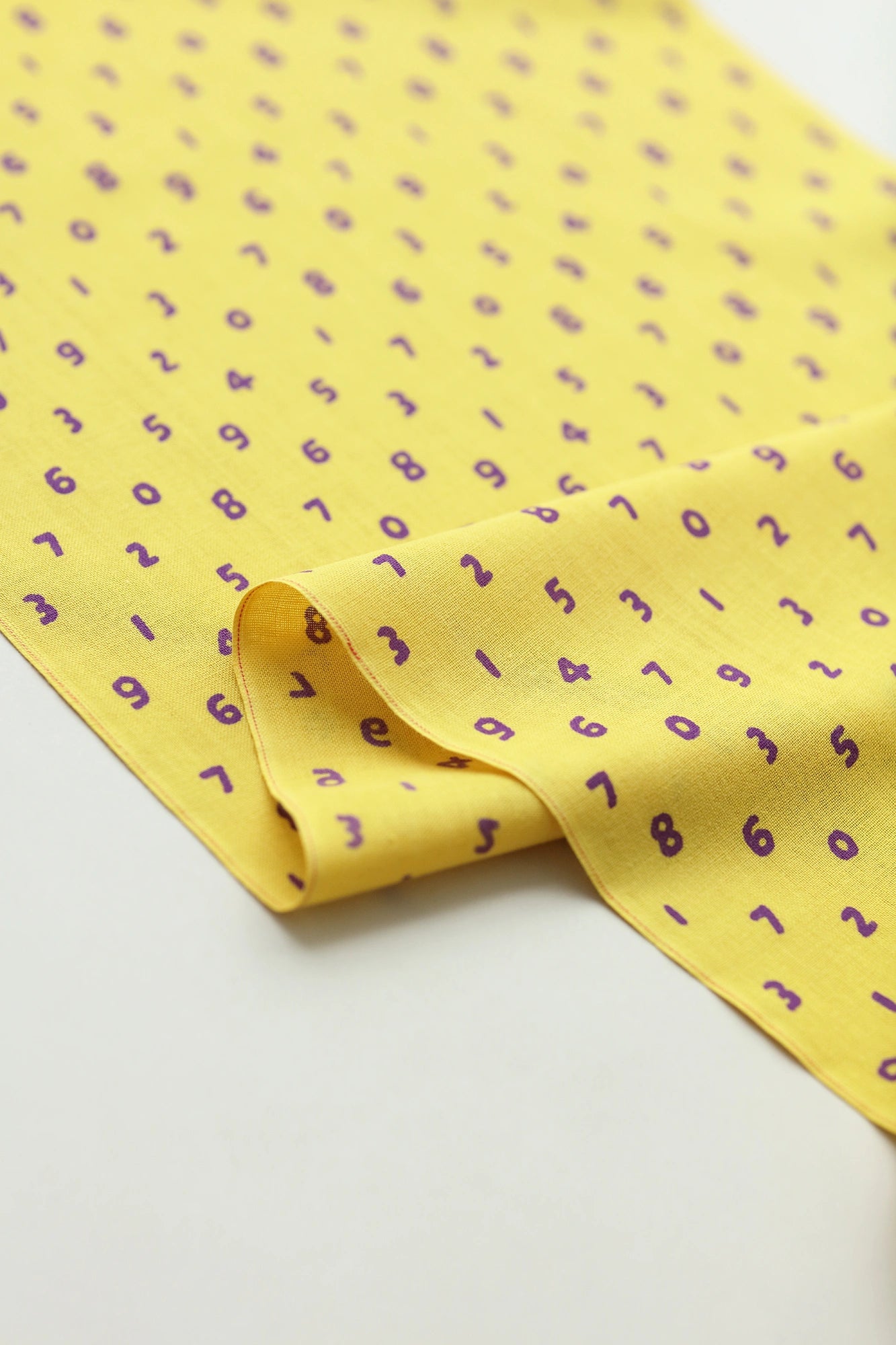 Textile vendu au poids (Ise Momen Tenugui) / Mame SO-SU-U Yellow Shiro (Kikuchishiro) <50cm>