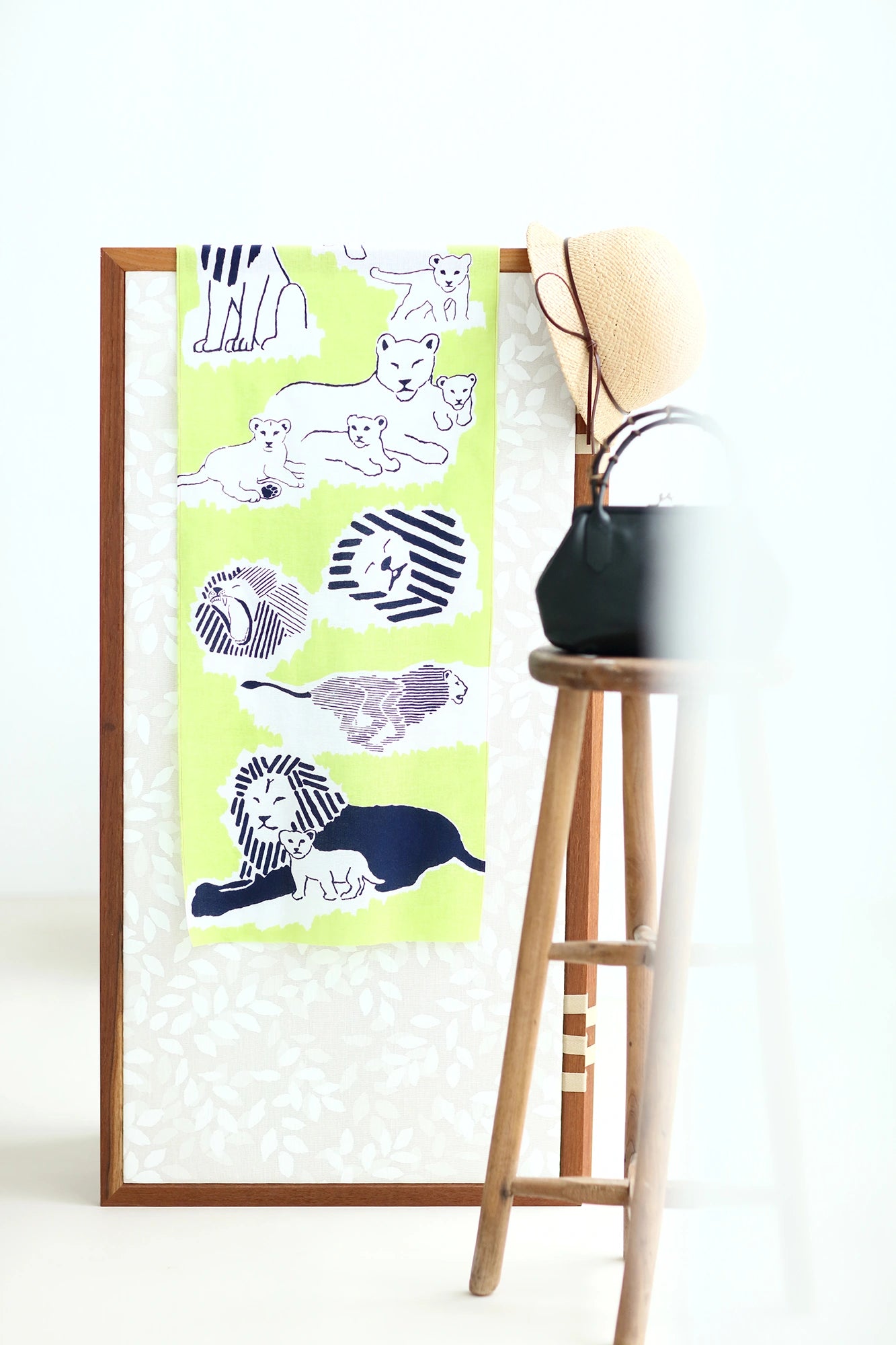 Isemomen Cotton Textile Handkerchief / Lion