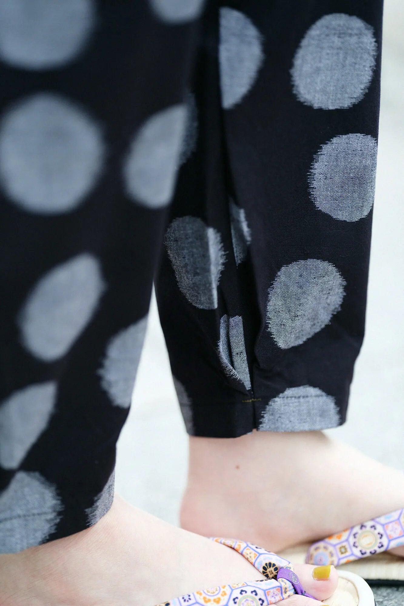 久留米絣 襞（ひだ）もんぺ／すいぎょく 濡羽色（ぬればいろ）