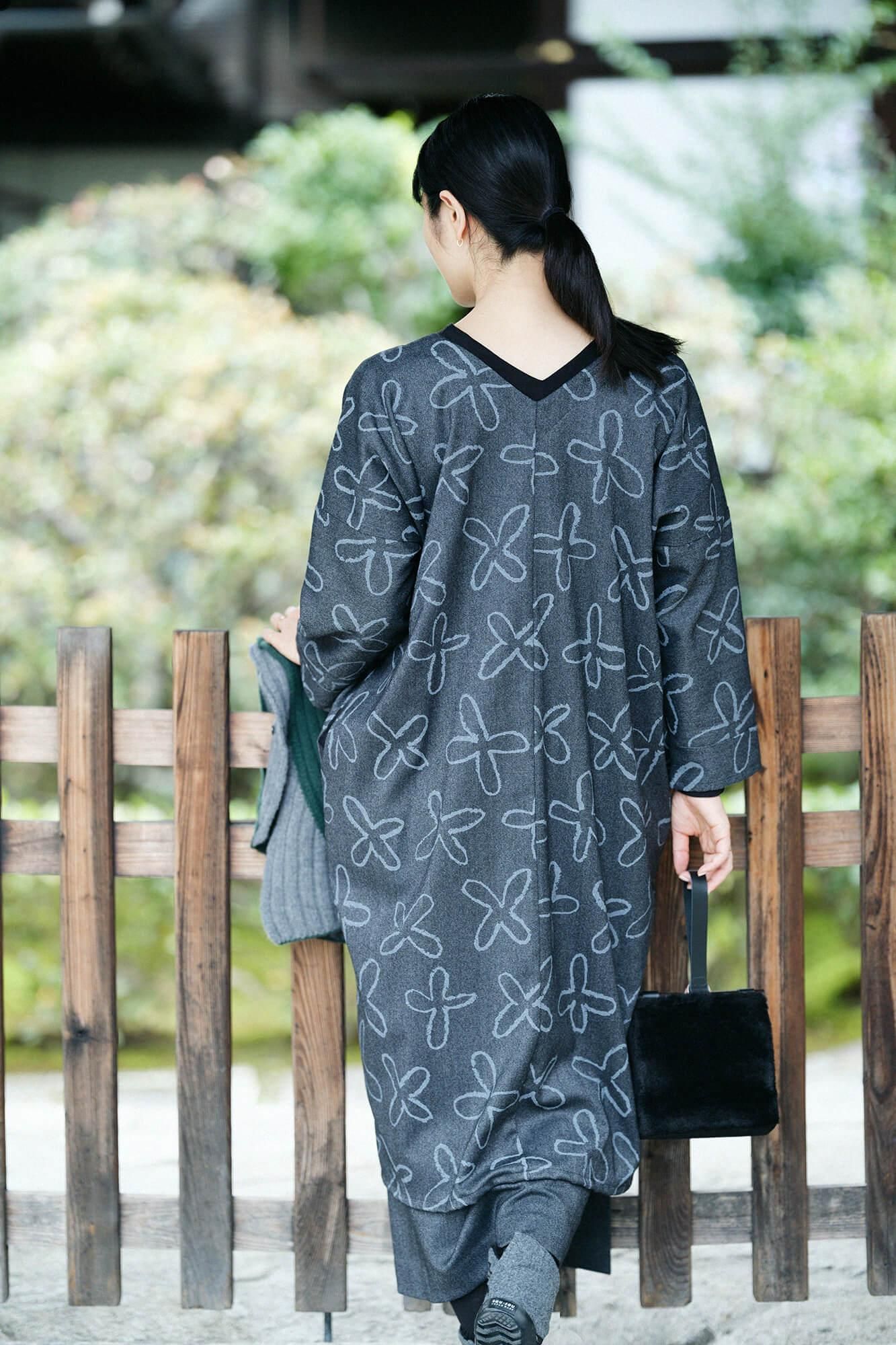[Nur online] Kammgarn-Twill-Webung, rechteckiger Kragen, lange Ärmel, Suzushiro, Sumikuro