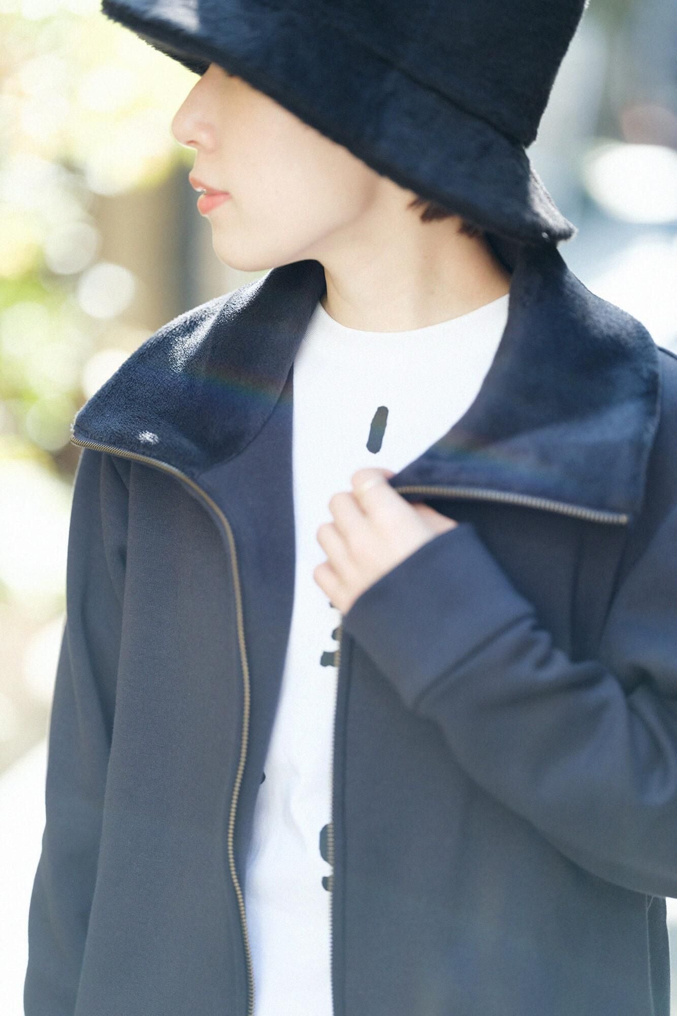 Blouson col montant en maille boa au dos/marine foncé x SO-SU-U▲
