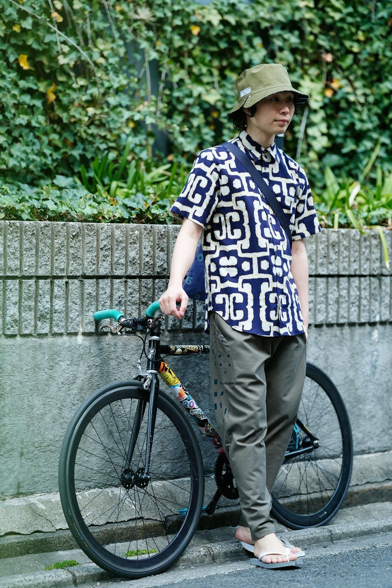 高島縮 20/20 半袖シャツ／原始彫刻（げんしちょうこく）