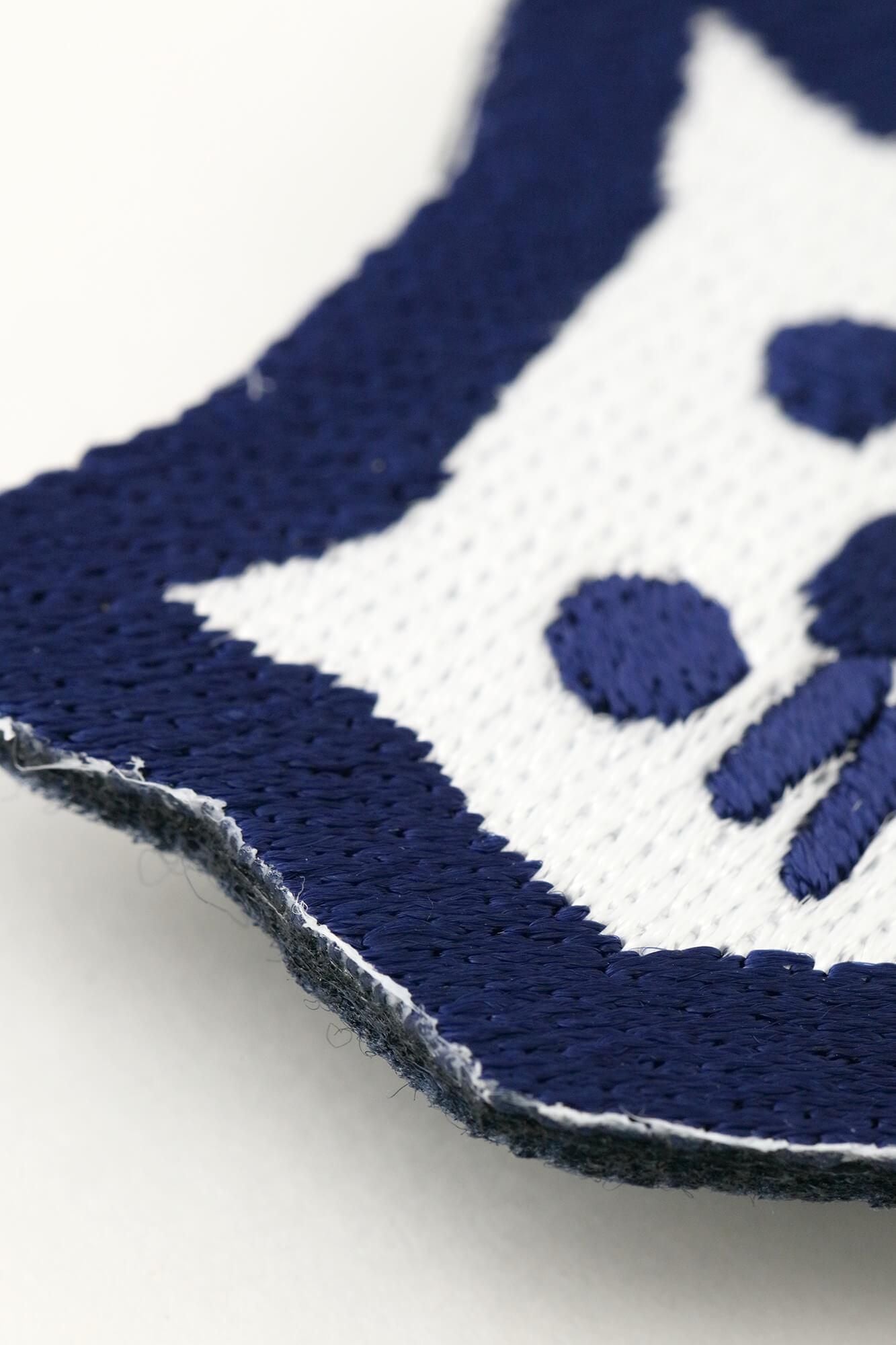 Ornement brodé (boîtier sucré) / CONEKO