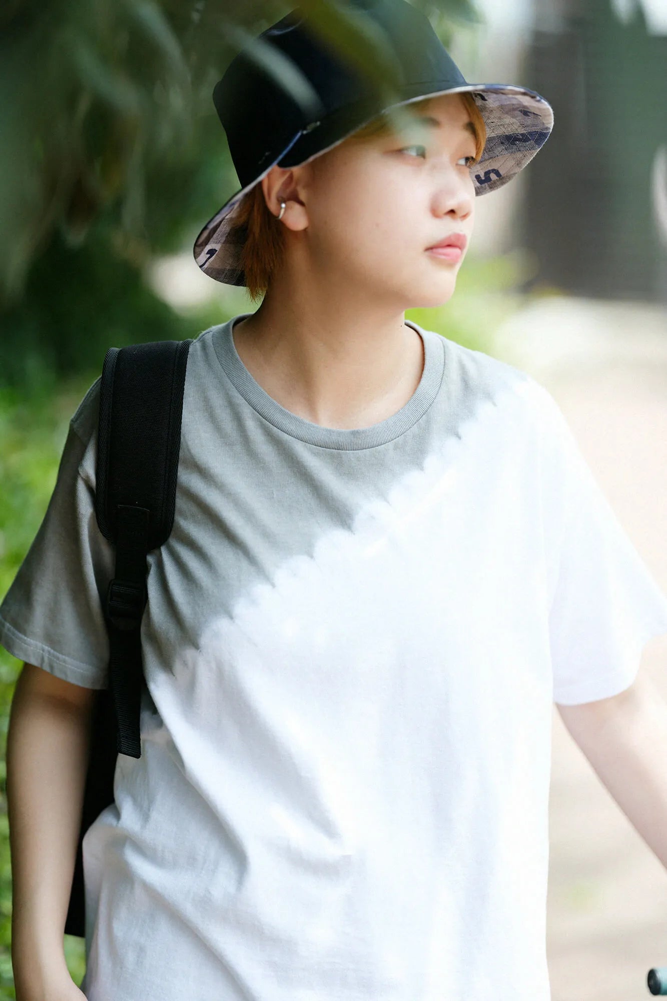 [Versand voraussichtlich um den 30. Juni] Kinkiyo Shibori gefärbtes Kurzarm-T-Shirt [5.0]/Messenger White x Grey