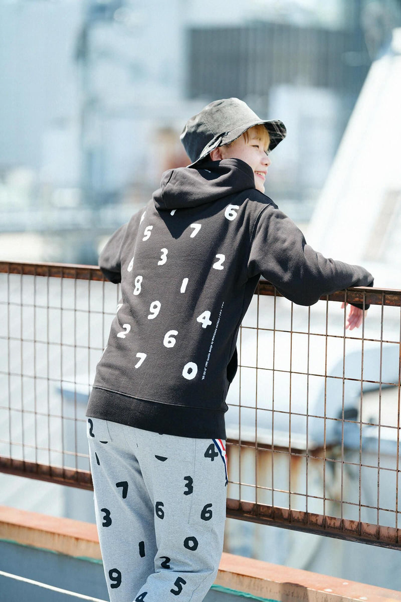 SO-SU-U スウェットパーカー