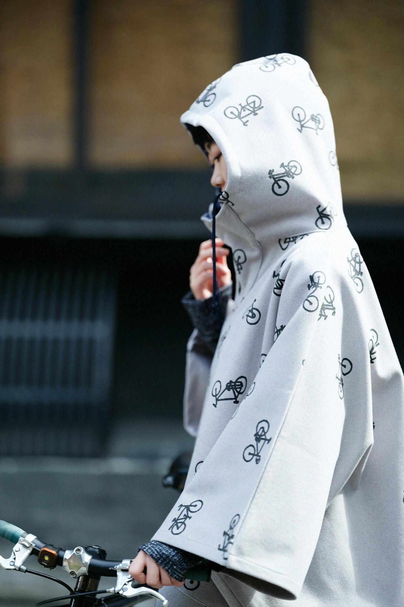 [Nur im Internet verfügbar] Herringbone Jaquart Knit BIKE Poncho/Charin Charin Here and There (Yohaku) Silver Rat (Ginnezu)
