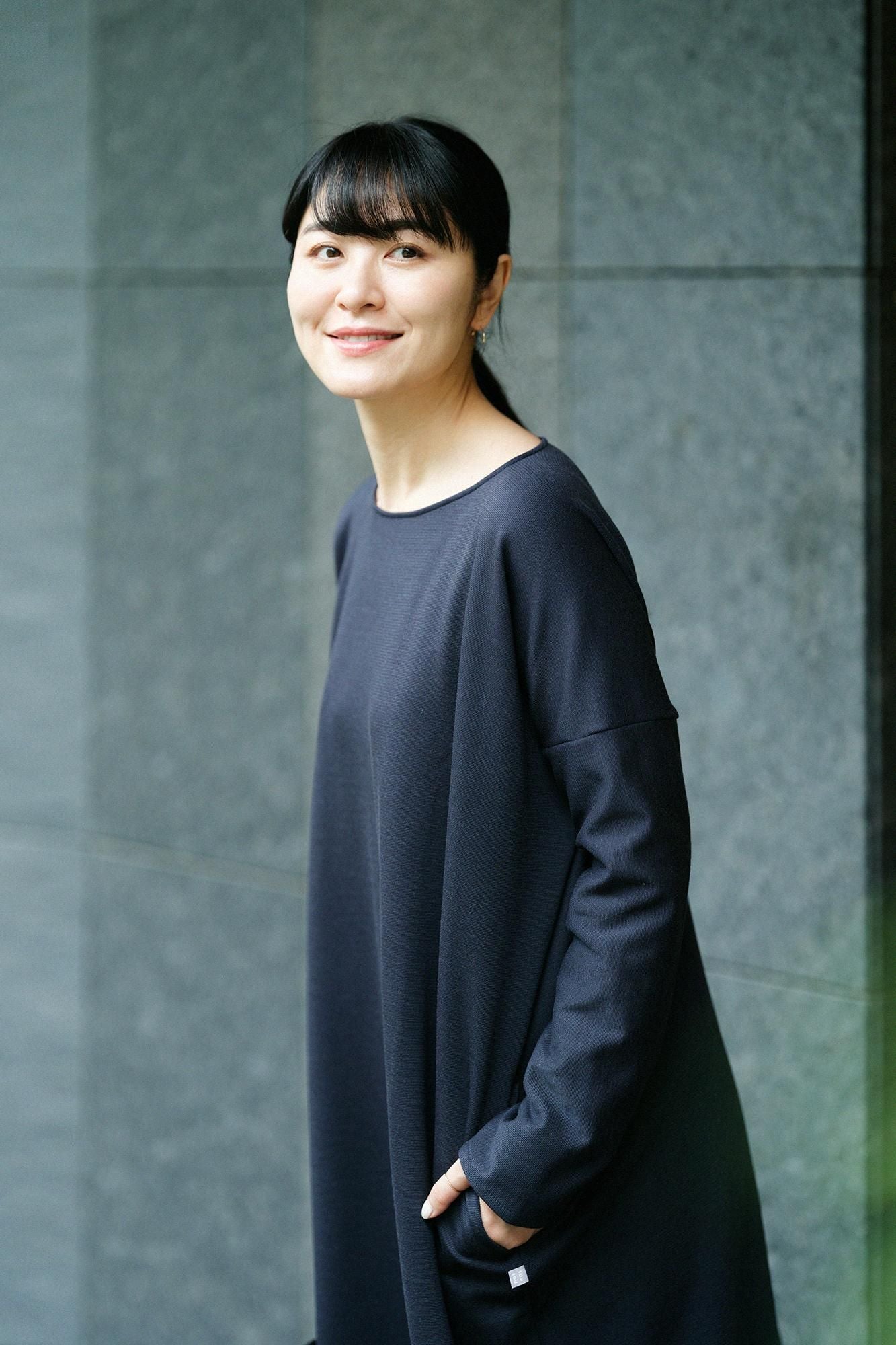 Weiches Thermo(R) gebürstetes Futter, U-Boot-Ausschnitt, L/S-Kleid in Maxilänge/Tiefblau
