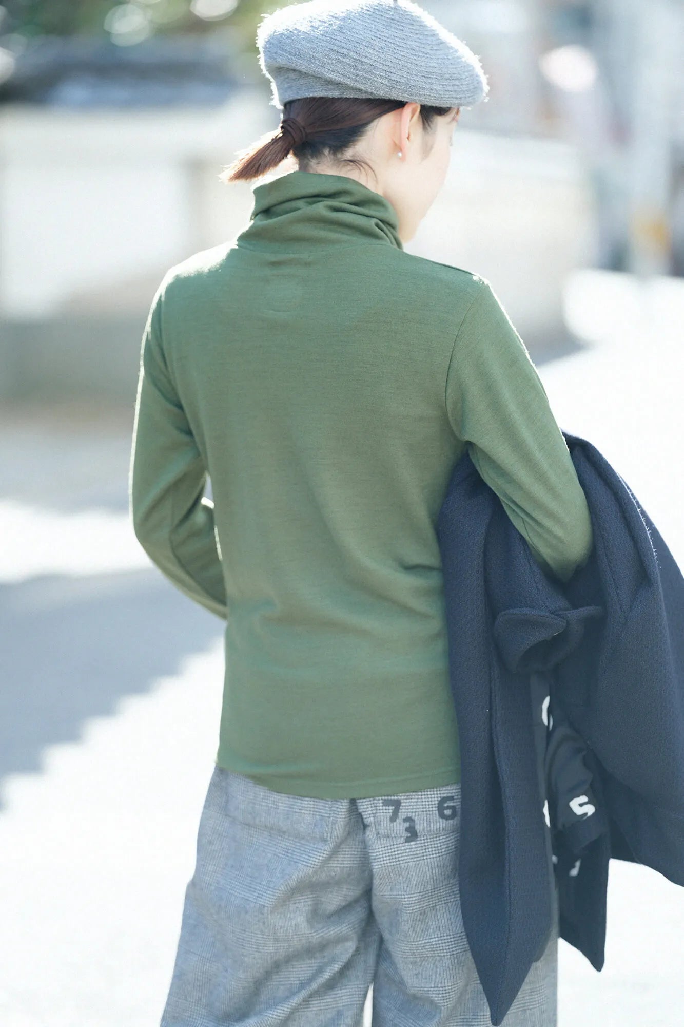 [Nur online] Waschbarer Wolljersey Twisted Turtle L/S/Seekiefernfarbe (Miru-Farbe)