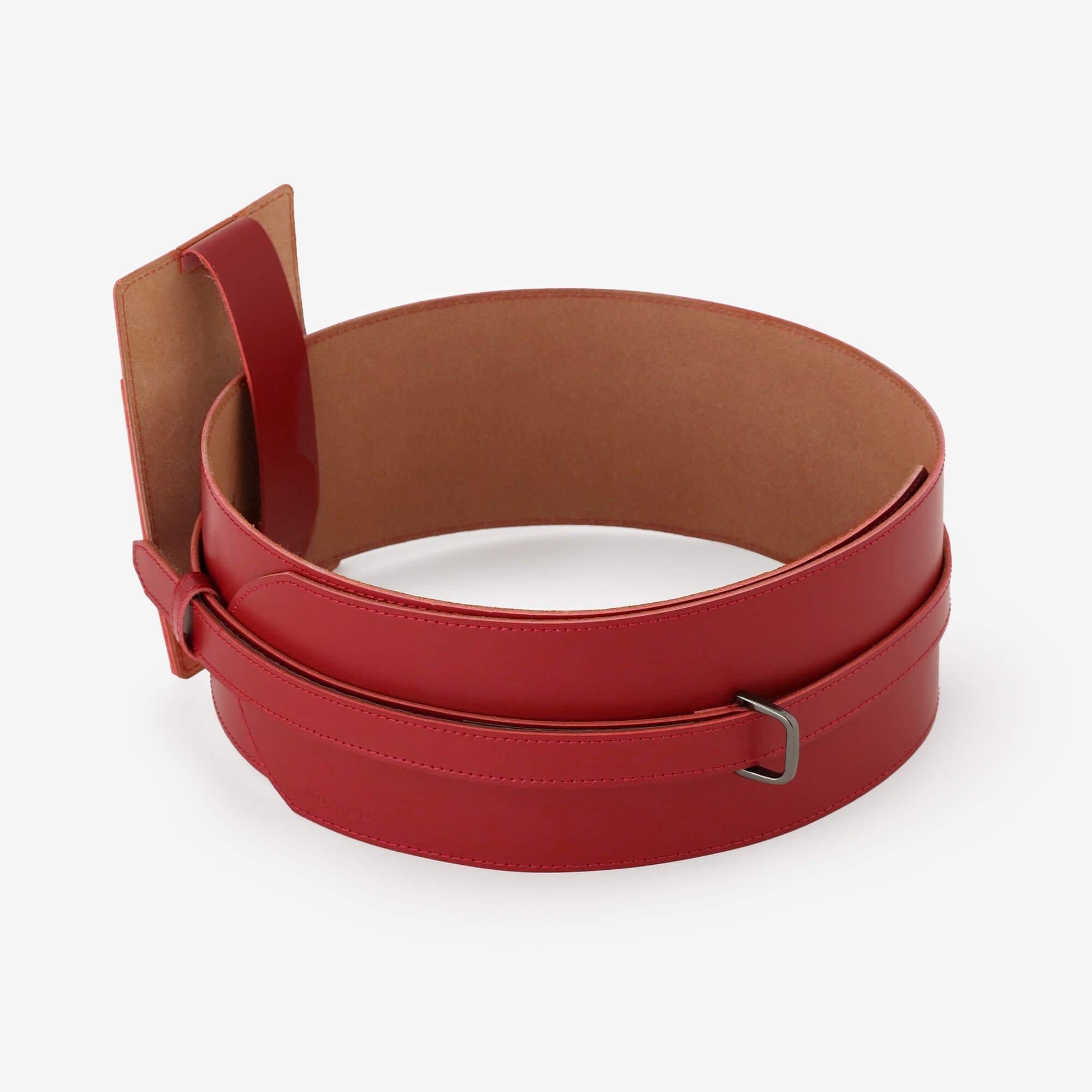 革帯（かくたい）／深緋（こきひ）