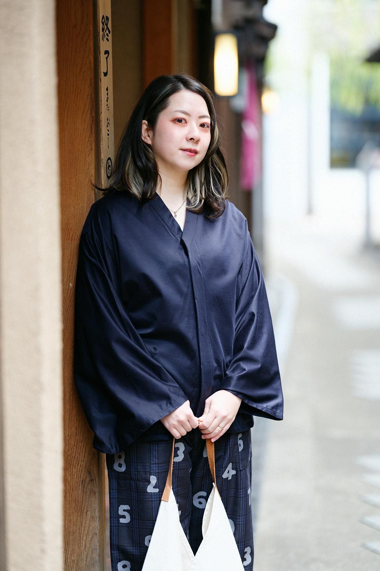 綿キュプラ 阿弥（あみ） 薙刀かり衣（なぎなたかりごろも） 細衿（さざれえり） 短丈（みじかたけ）／深紺（しんこん）