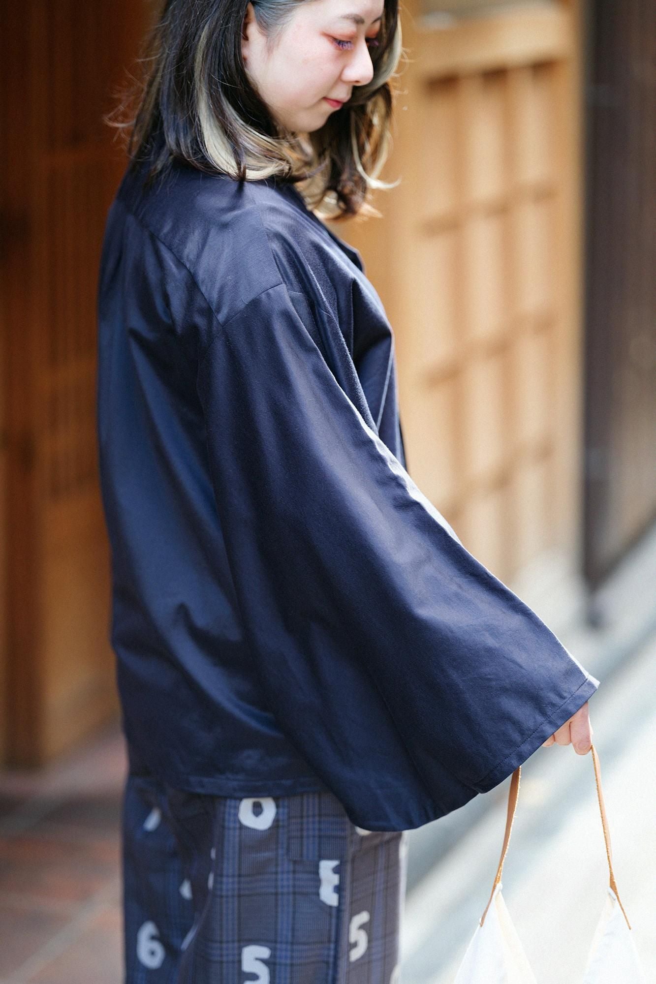 綿キュプラ 阿弥（あみ） 薙刀かり衣（なぎなたかりごろも） 細衿（さざれえり） 短丈（みじかたけ）／深紺（しんこん）