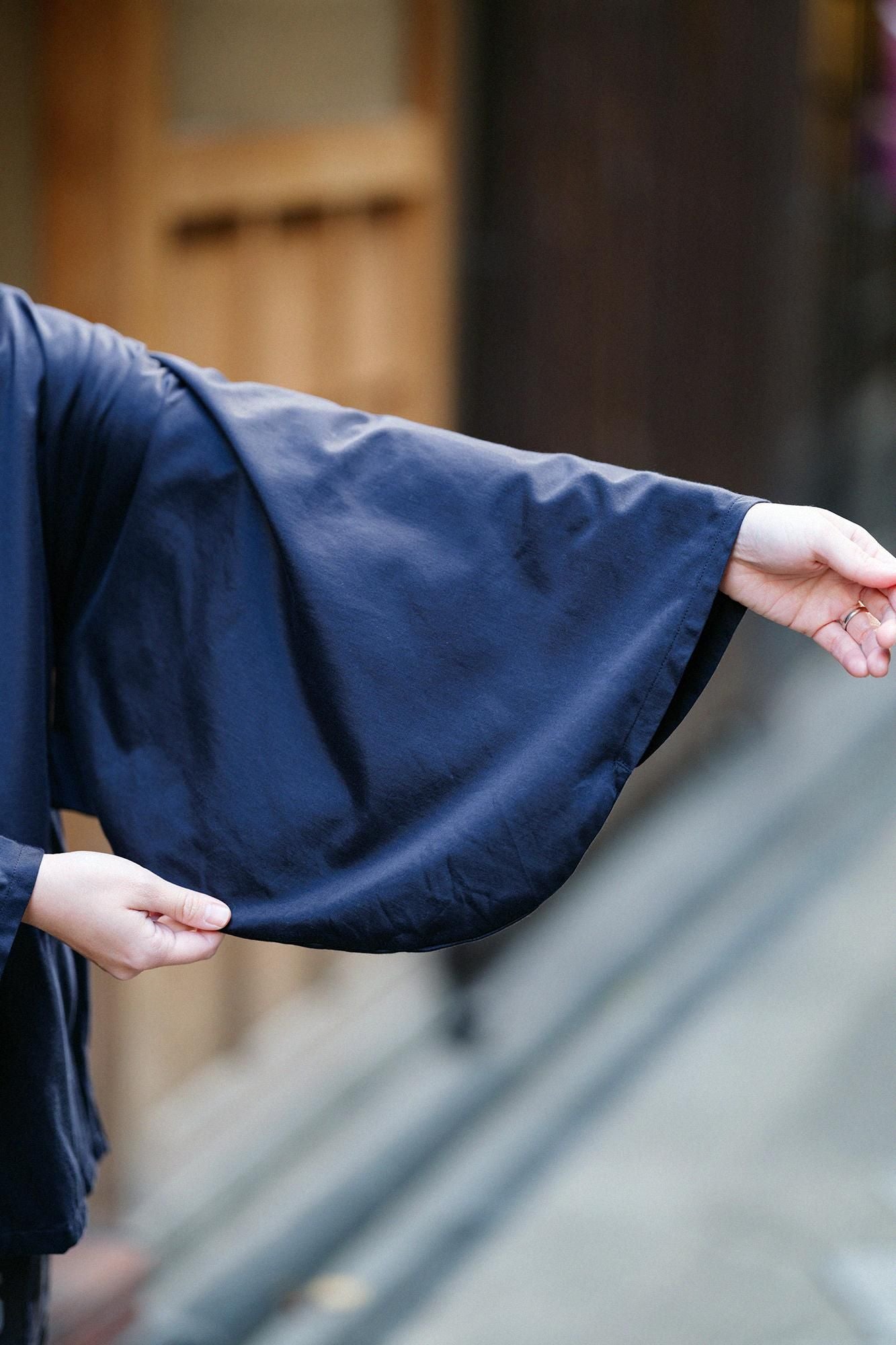 綿キュプラ 阿弥（あみ） 薙刀かり衣（なぎなたかりごろも） 細衿（さざれえり） 短丈（みじかたけ）／深紺（しんこん）