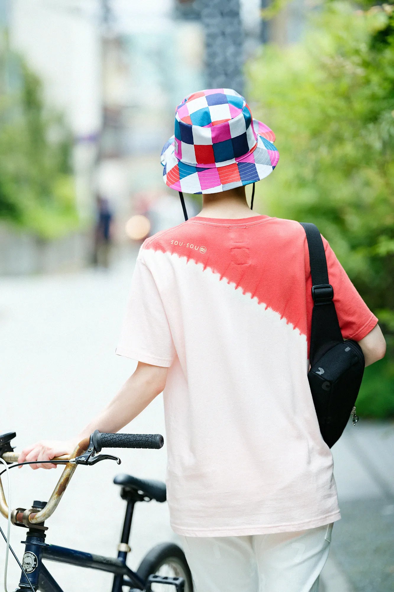 [Expédition prévue vers le 30 juin] T-shirt à manches courtes teint Kinkiyo Shibori [5.0]/Messenger rose clair x rouge