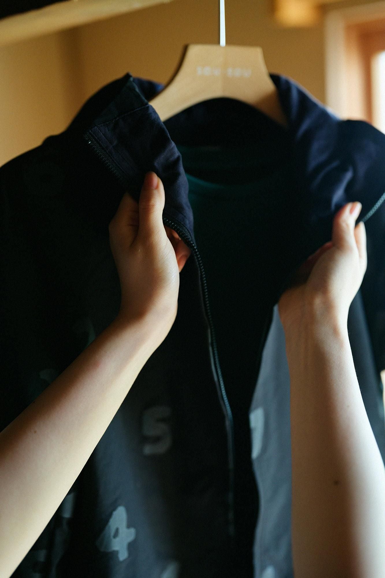 Wasserabweisender, stark gedrehter Kapuzenpullover aus Pfirsichhaut/SO-SU-U Nude-Farbe (nasse Farbe)▲
