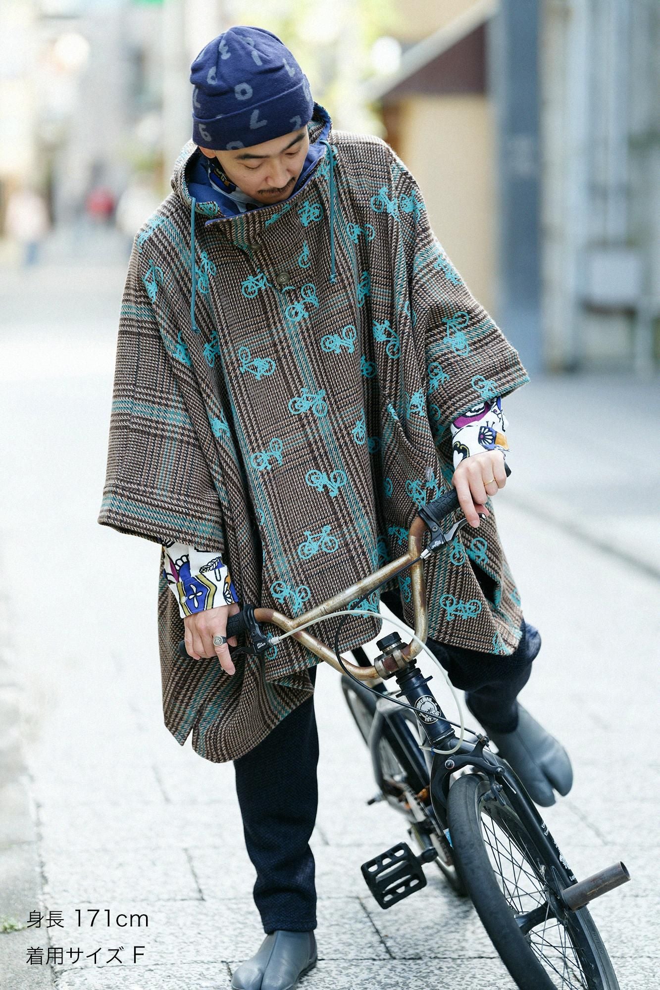 Woll-Tweed-BIKE-Poncho/Ränder hier und da, braun kariert