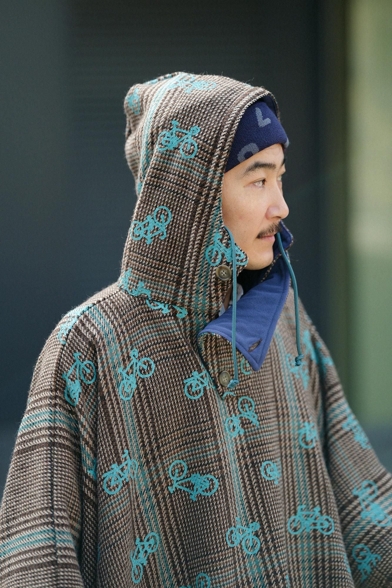 Woll-Tweed-BIKE-Poncho/Ränder hier und da, braun kariert