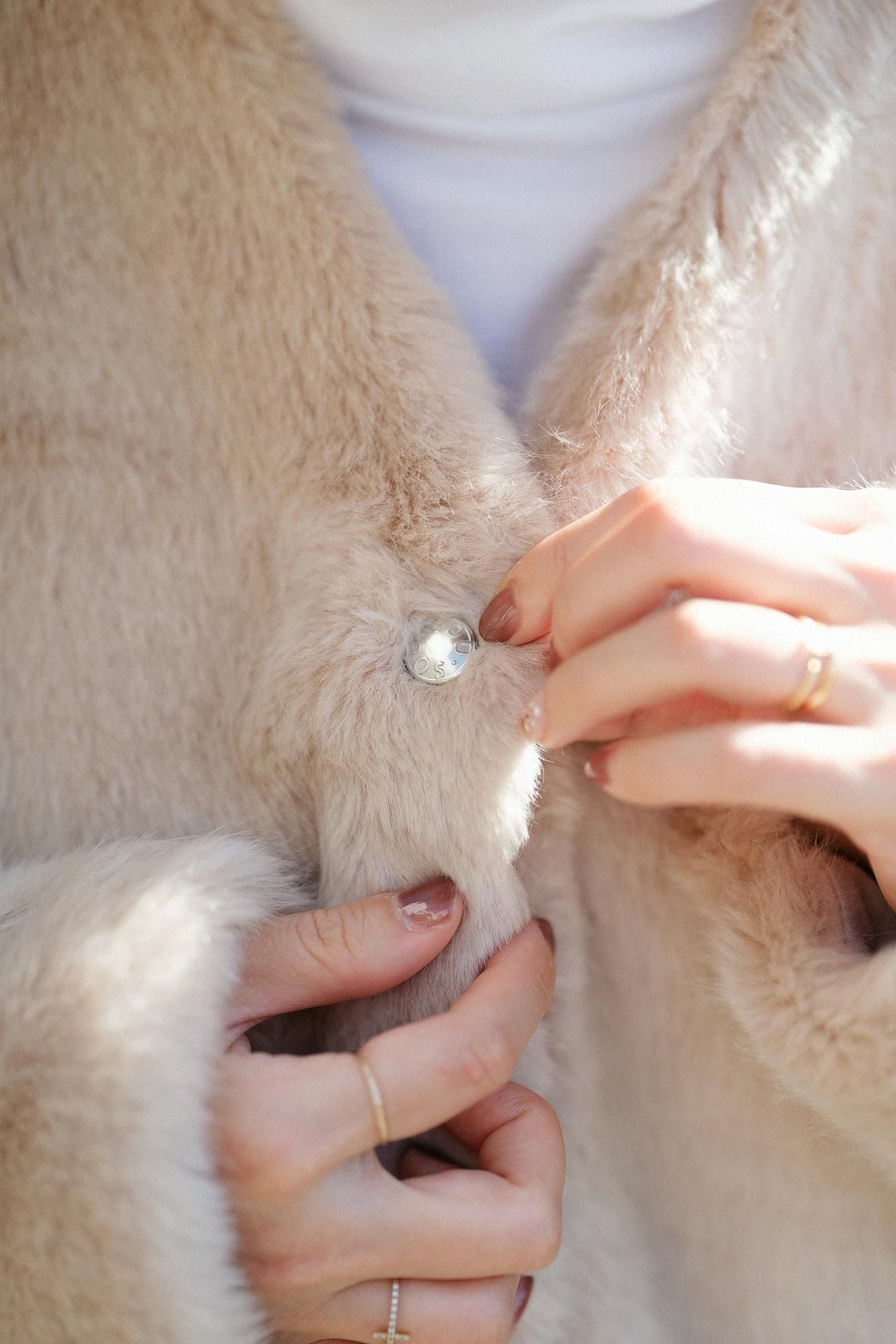 Faux Fur V-neck Light Tunic Coat／Beige