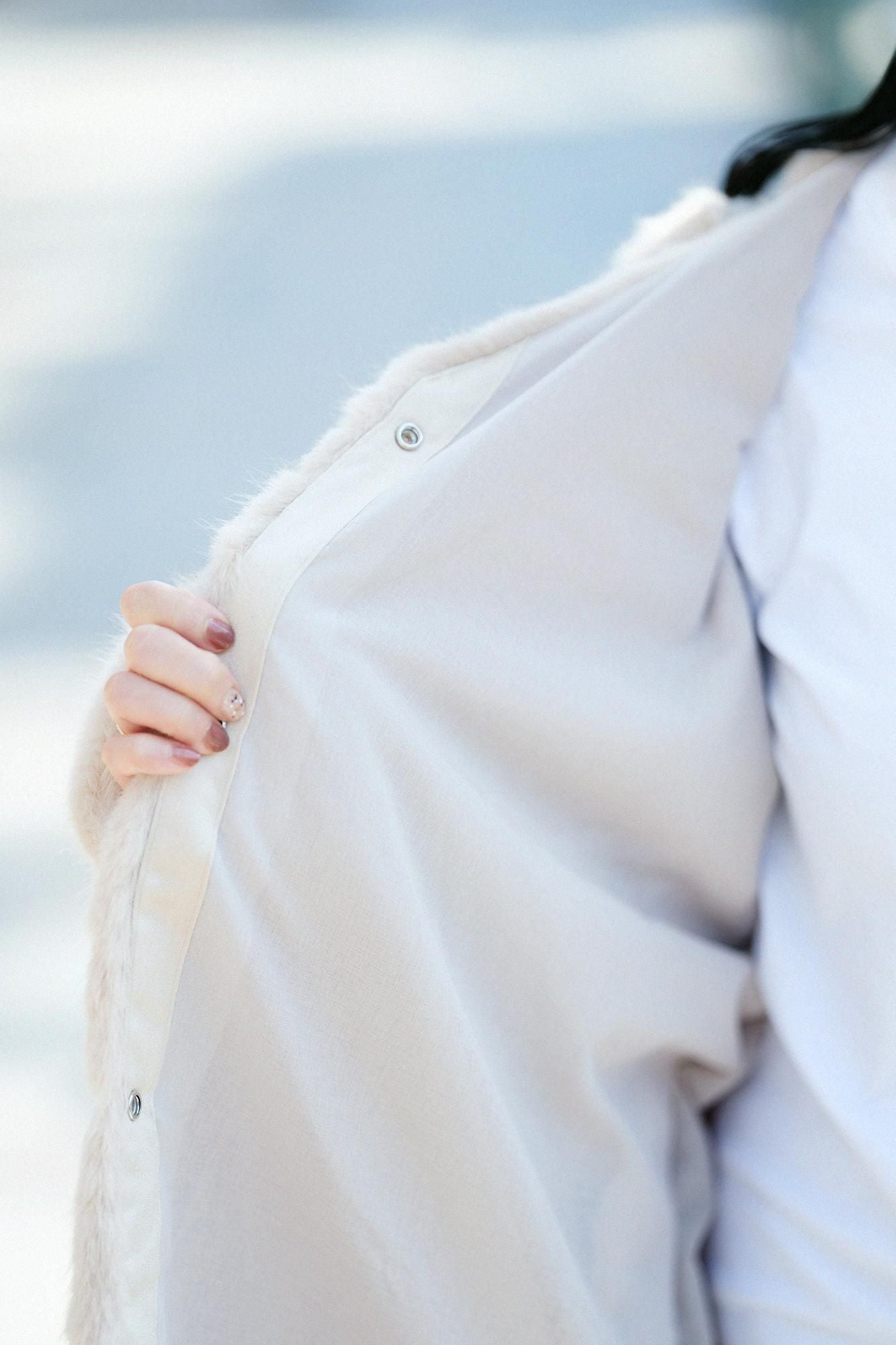 Faux Fur V-neck Light Tunic Coat／Beige