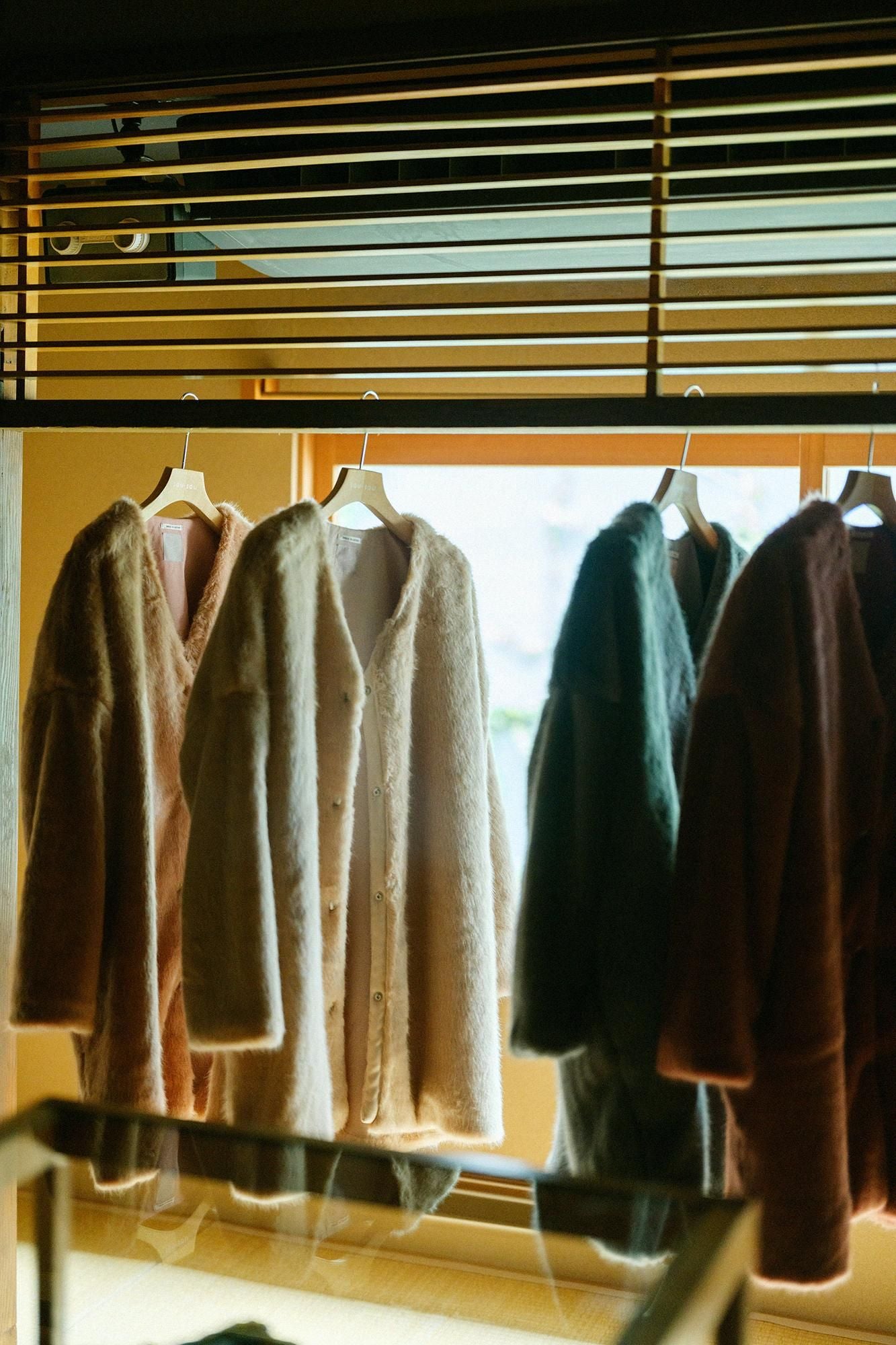Faux Fur V-neck Light Tunic Coat／Beige