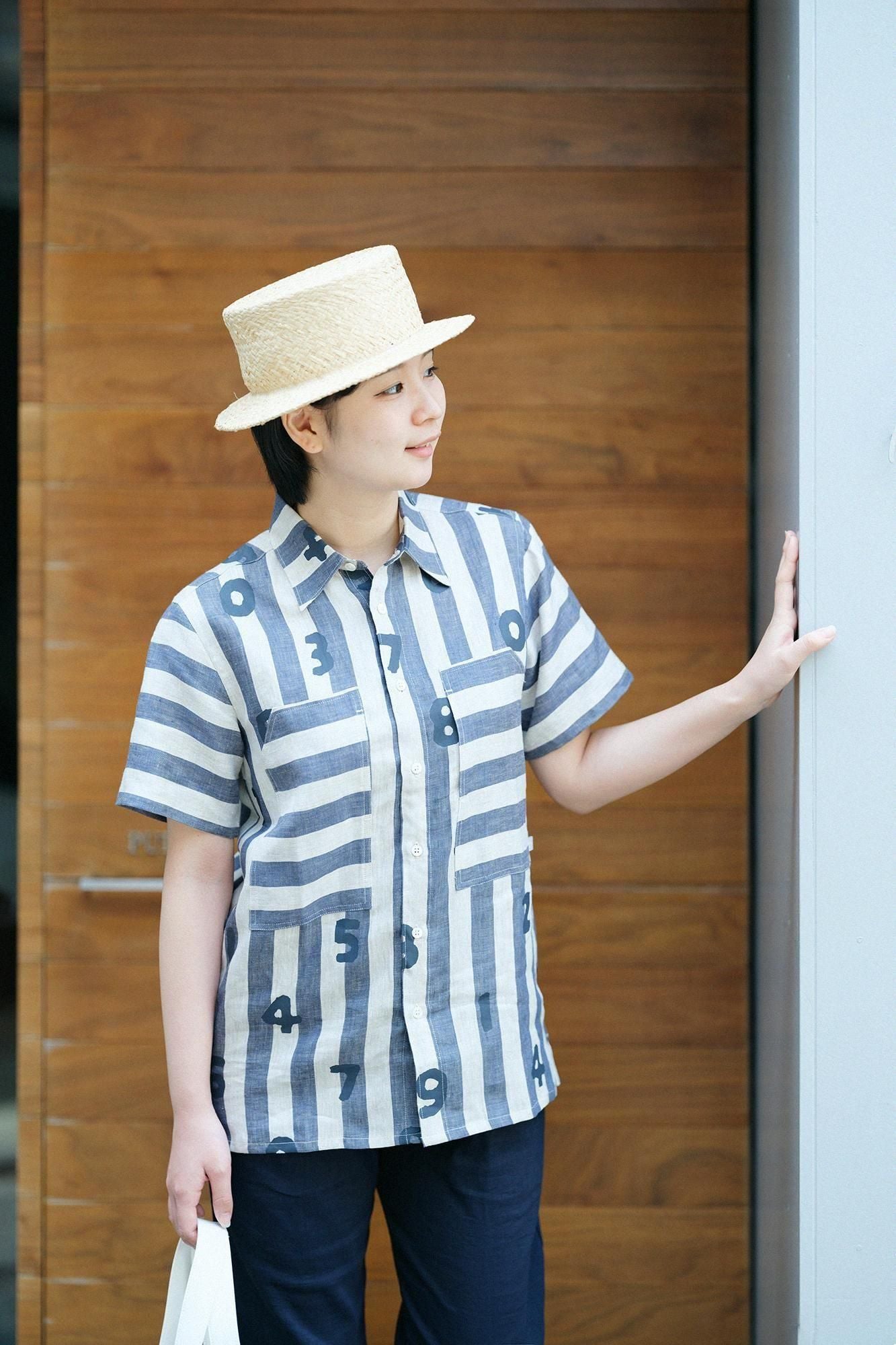 [온라인 전용]린넨 스트라이프 W.P.반팔셔츠／SO-SU-U 아마 색상 x연한 남색