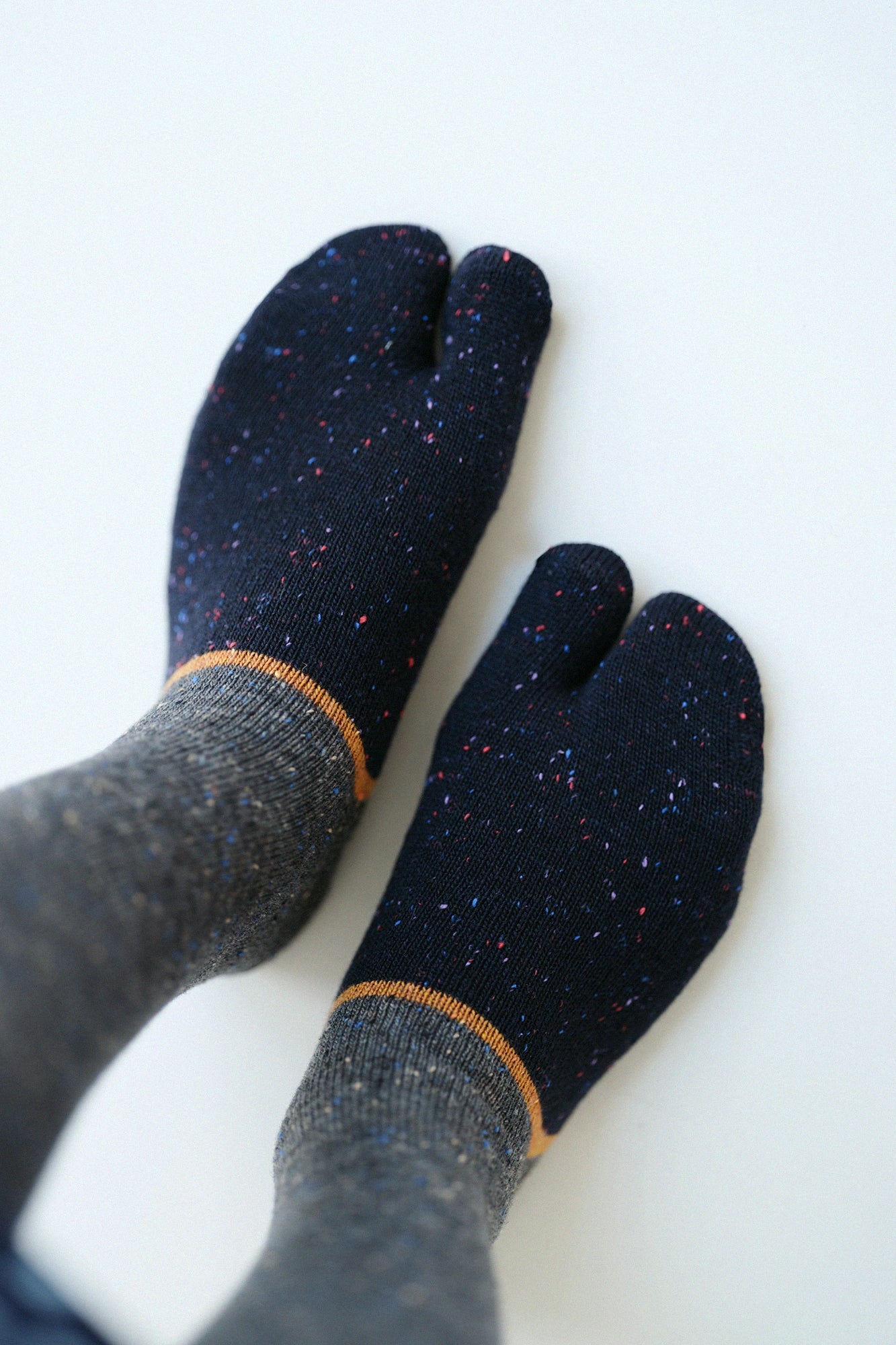 ウール足袋下（膝下） 棟梁（とうりょう）／消炭色（けしずみいろ）2 【女性用のみ】