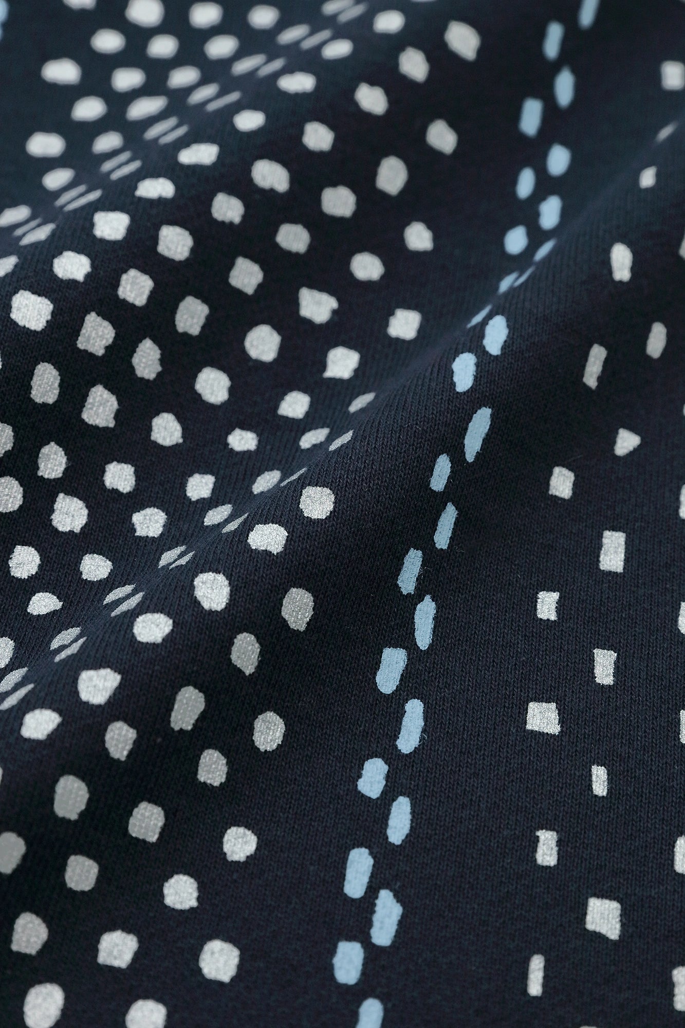 裏毛 衿巻薙刀長方形衣（えりまきなぎなたちょうほうけい）／霰縞（あられじま）と余白（よはく） 濃紺（のうこん）