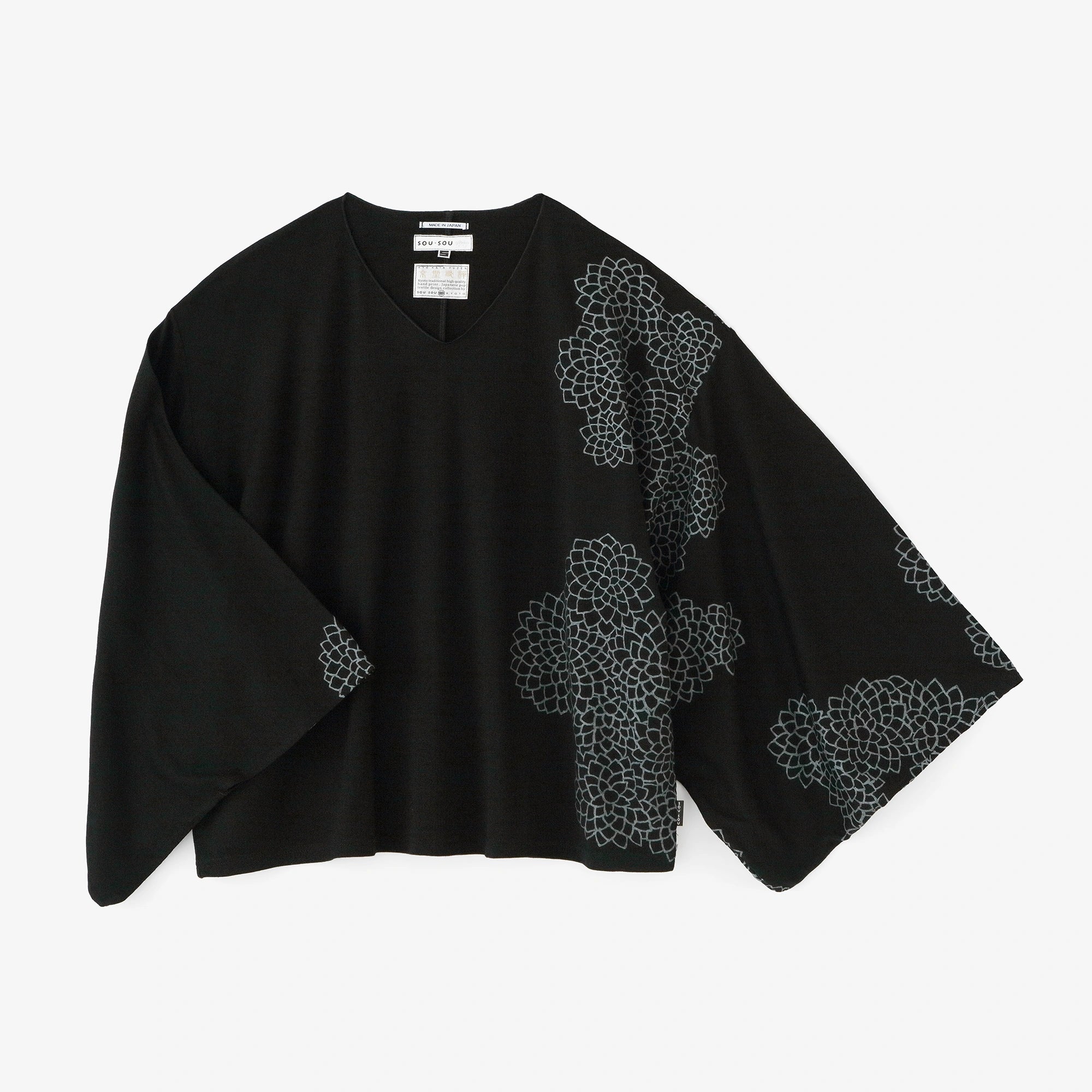【Ships Ard 9/22】Washable Plain Stitch Wool Kimono Sleeve Top／Chysanthemum in Clouds and Blank Black