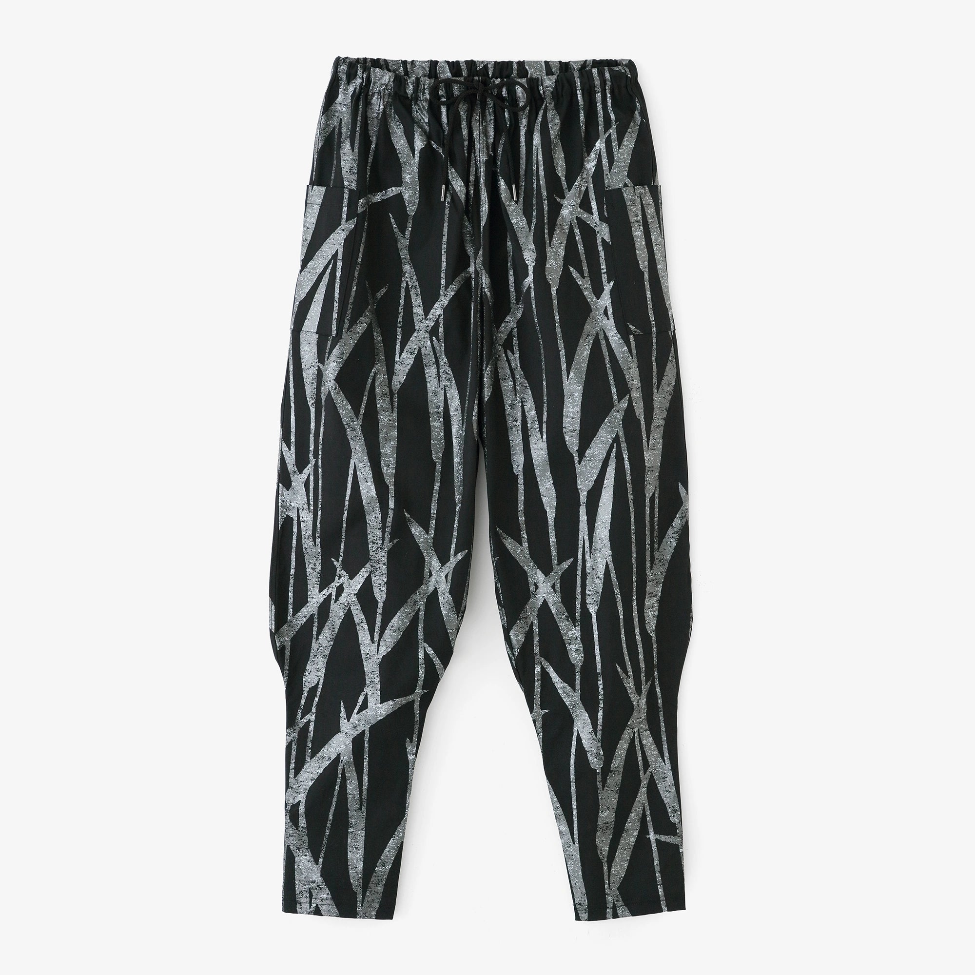 伸（しん） 綾織（あやおり） 裁付（たっつけ）えんゆう穿き／水辺（みずべ） 寂び（さび）濡羽色（ぬればいろ）