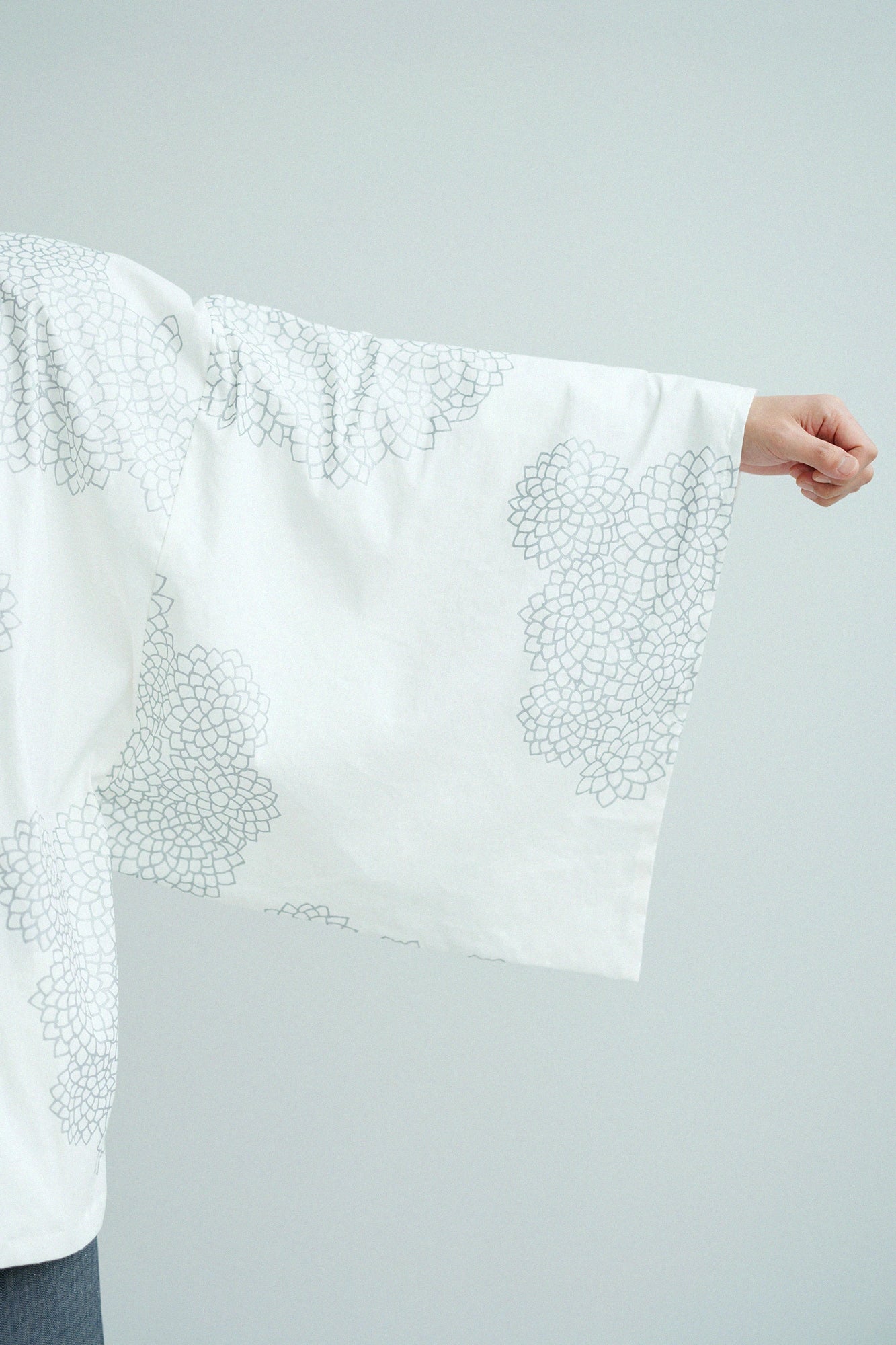 신 면마 카쿠소데후우비／구름사이에 국화 흰색