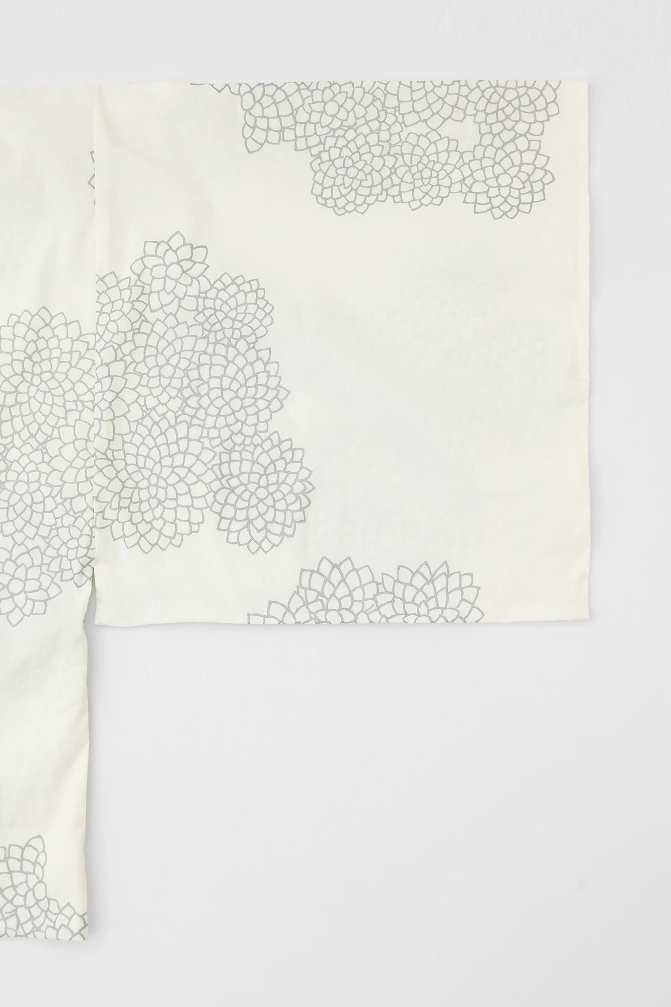 신 면마 카쿠소데후우비／구름사이에 국화 흰색