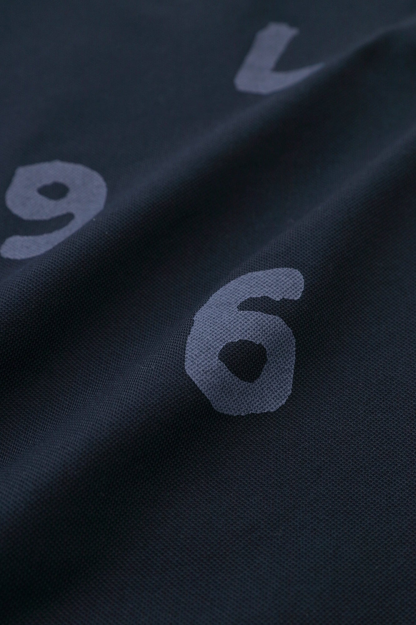 C/CM(R) カノコニット 型ぬきTシャツ／SO-SU-U 上下（しょうか）と余白（よはく） ネイビー