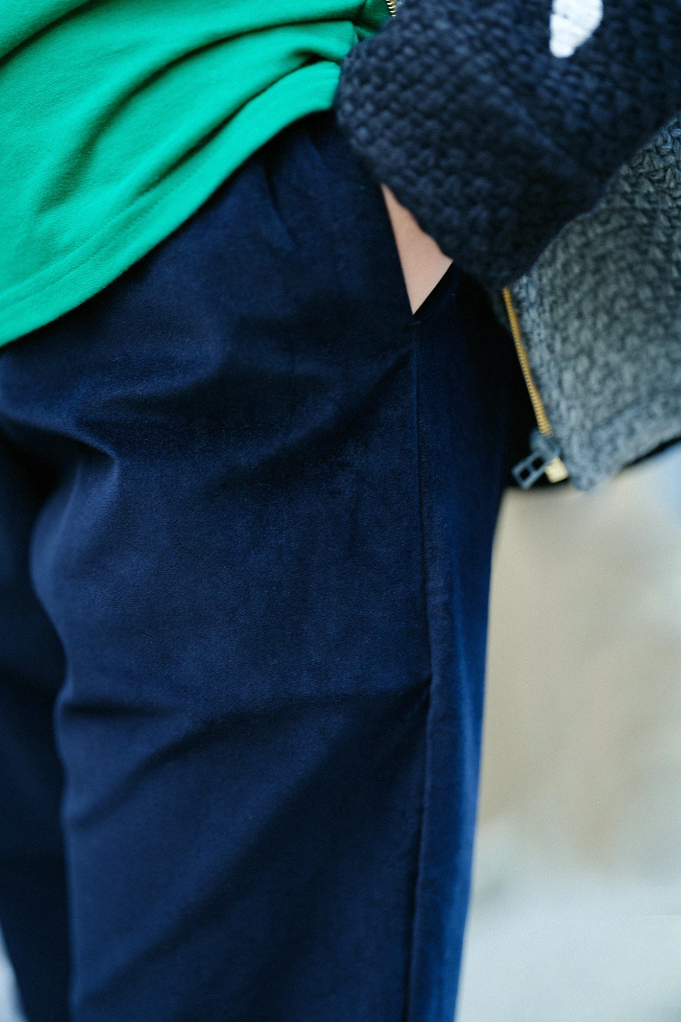 【net限定】ストレッチコーデュロイ イージーテーパードパンツ／ネイビーブラック