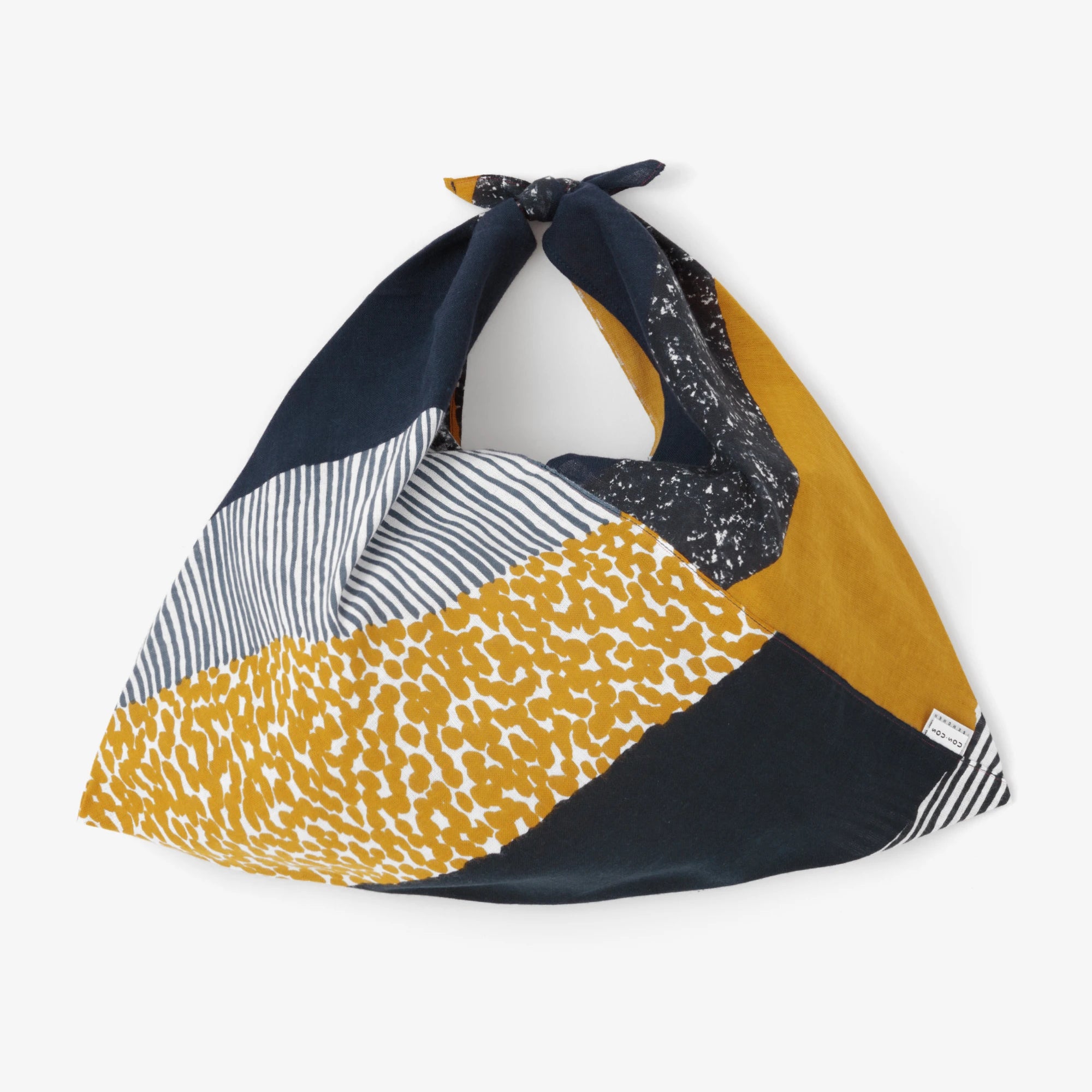 伊勢木綿 小巾折／東山三十六峰 黄金畑（ひがしやまさんじゅうろっぽう こがねばたけ）