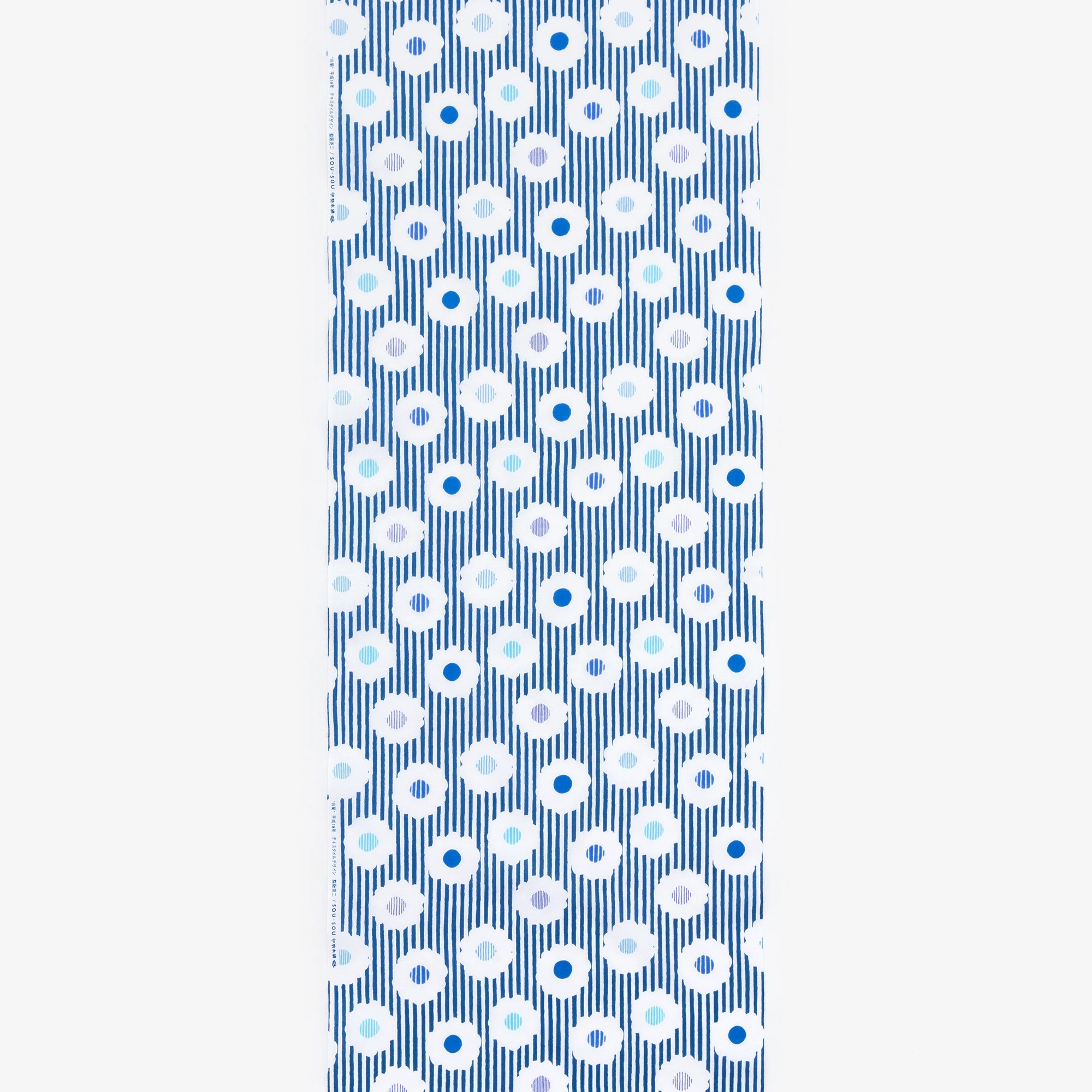 Textile sold in cuts (Isemomen Cotton: Tokuoka) / White Chrysanthemum​Light Indigo＜50cm＞