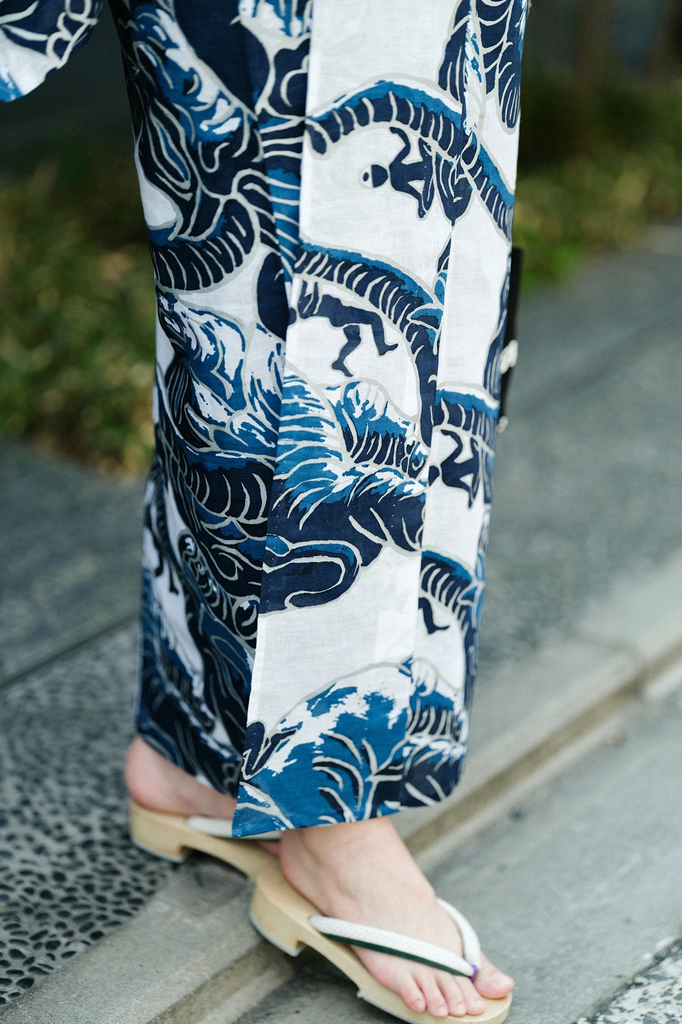 [Versand voraussichtlich um den 21. April] [*Durch Schneiderei] Chita-Baumwolle, Baumwollleinen 30/30 Yukata-Stoff/fliegende Elefanten