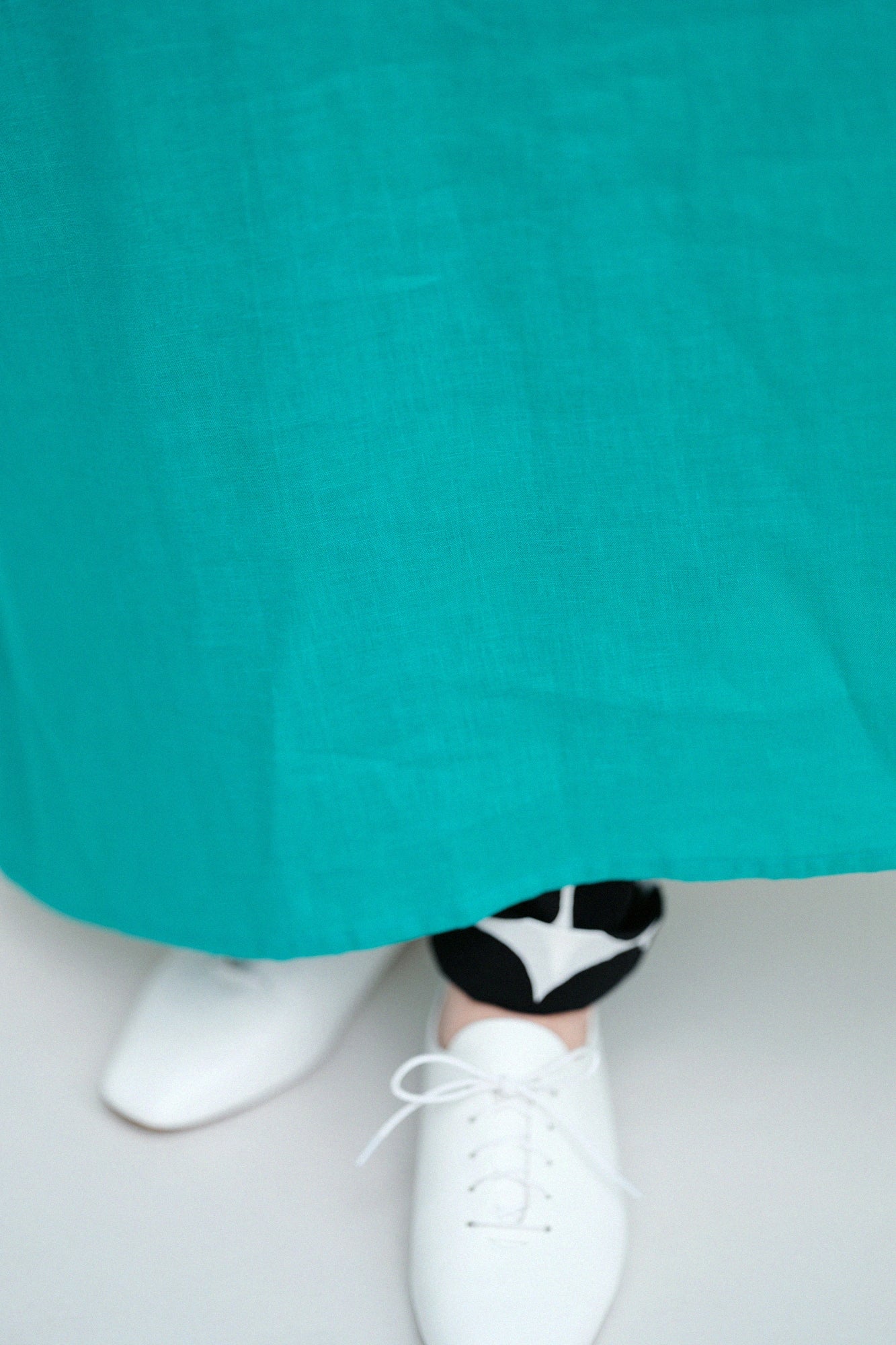 Faltenkleid aus Leinen/Smaragdgrün