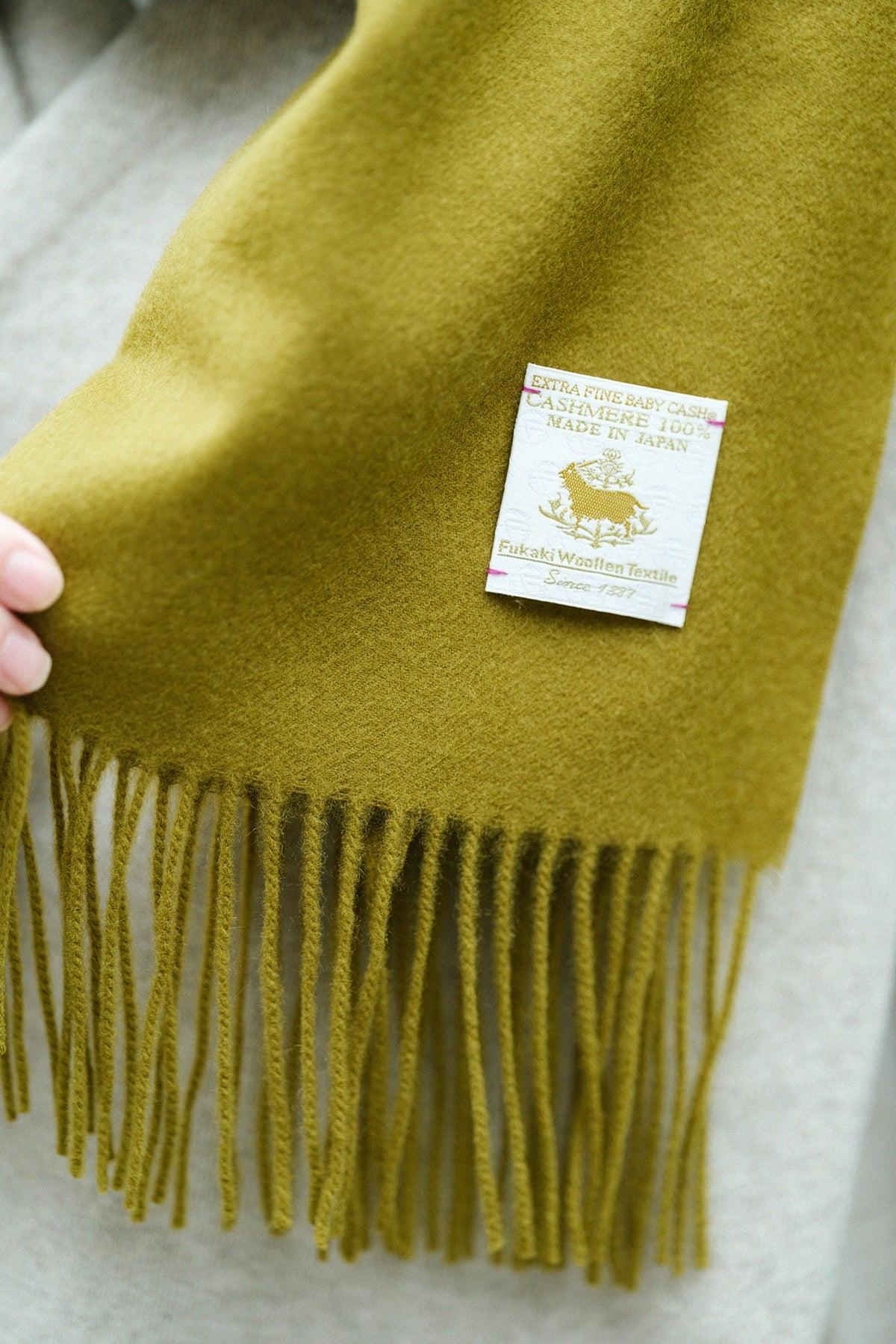 【Expédition prévue vers le 17 novembre】 Baby Cashmere(R) Long Muffler / couleur urumi-iro 