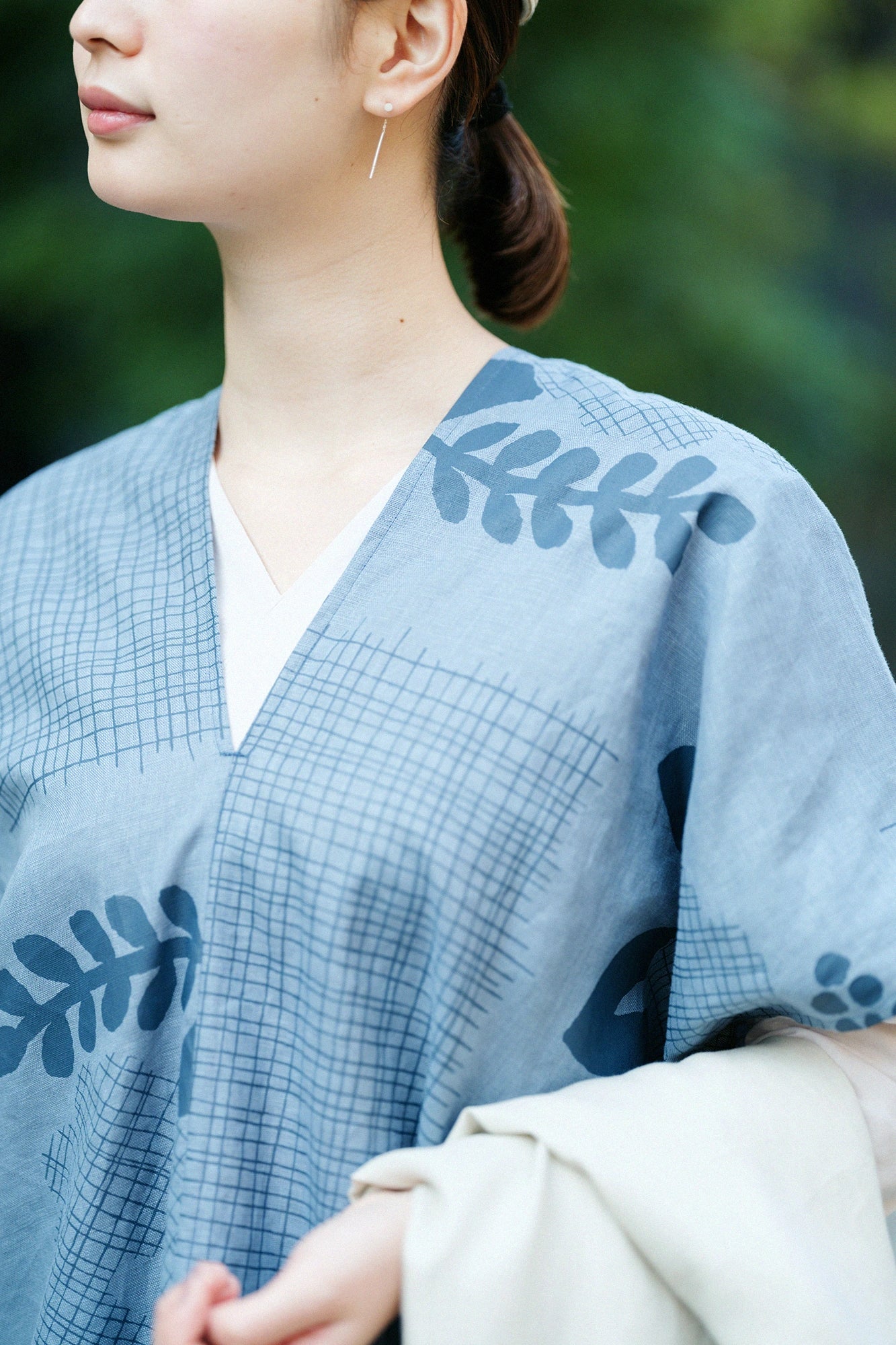 Hanf Chōhōkei-Kimono (langes rechteckiges Gewand) Futatsumi / Tsurezure Oshaberi Minatonezu 