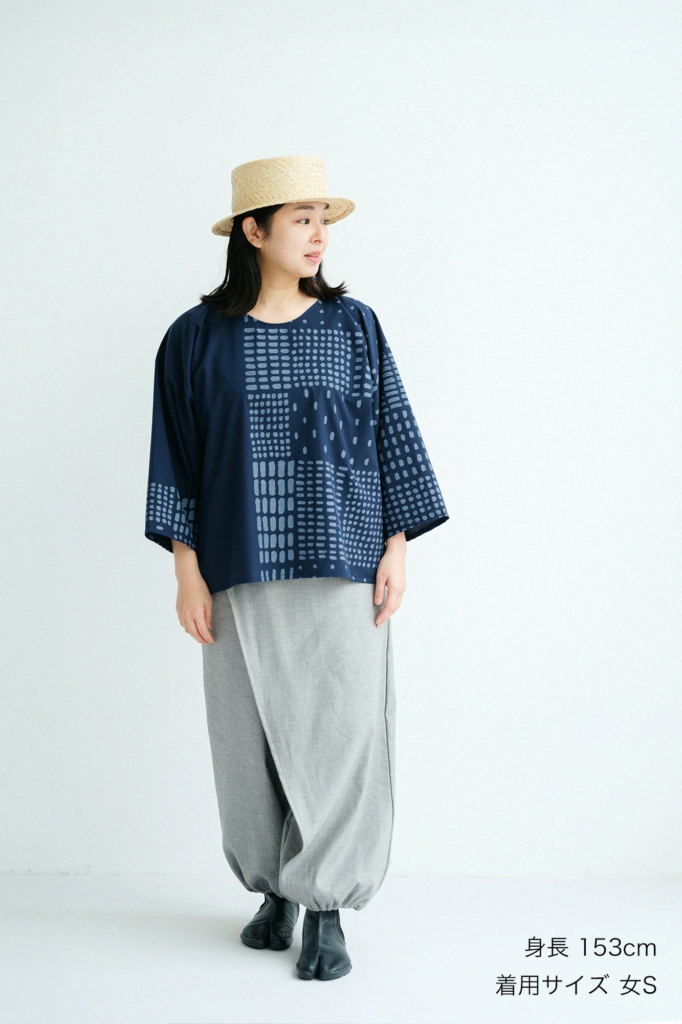 C/CM(R) Nagitashikakui Kimono (四角衣) / Shikiishi (Steinplatte) und Yohaku (Freiraum) Dunkelmarine (濃紺) 