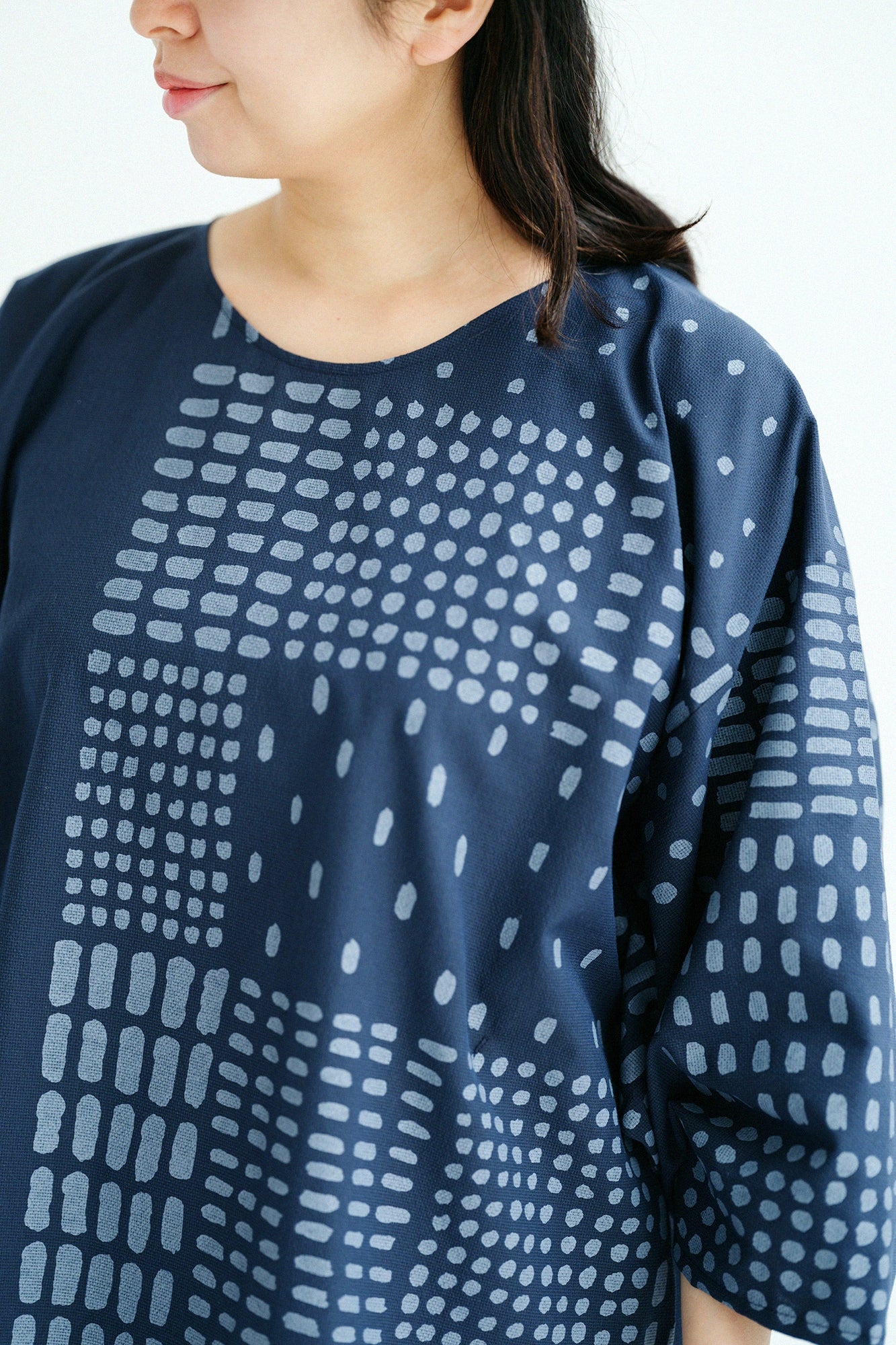 C/CM(R) Nagitashikakui Kimono (四角衣) / Shikiishi (Steinplatte) und Yohaku (Freiraum) Dunkelmarine (濃紺) 