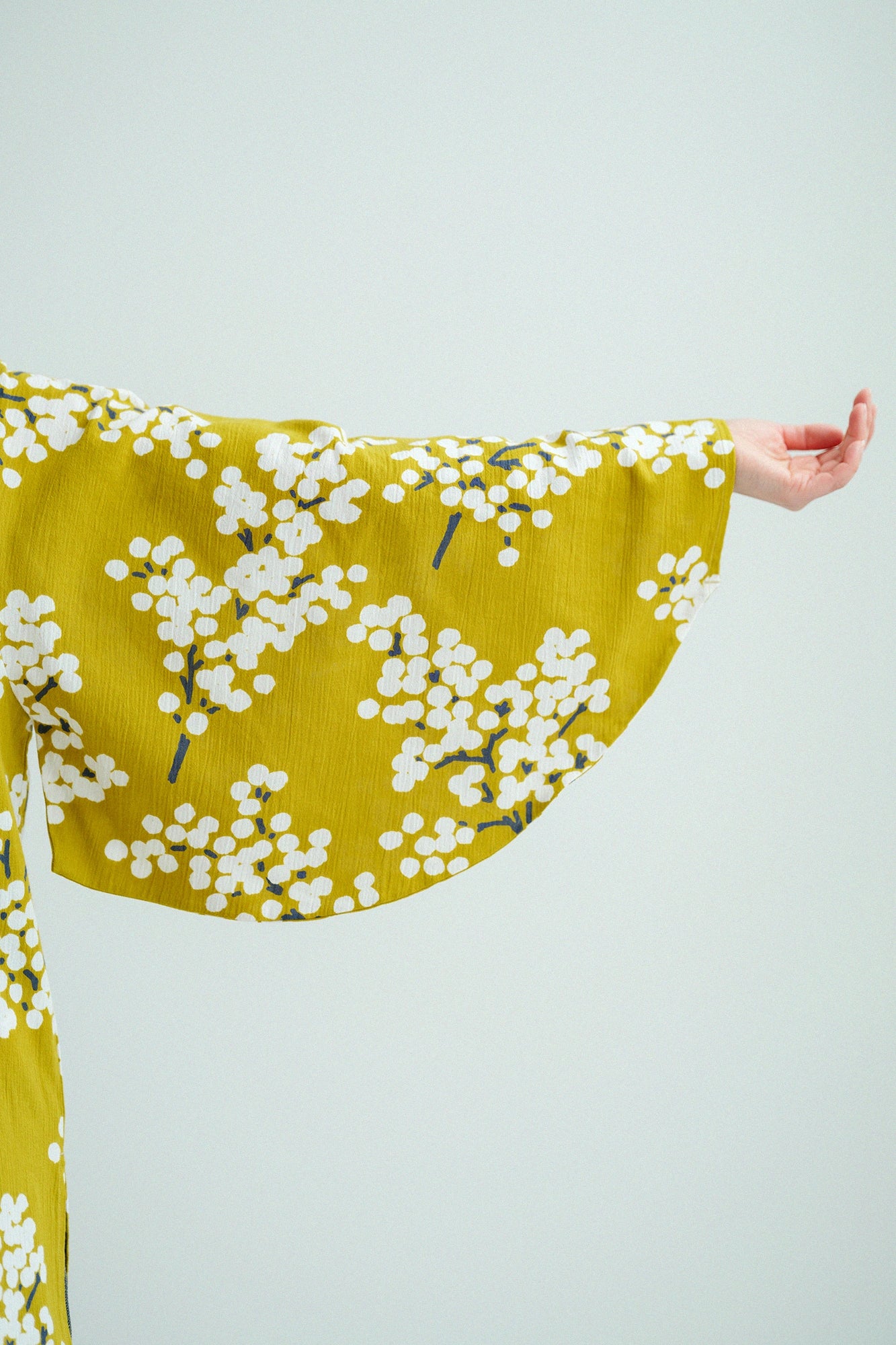 高島縮 20/20 薙刀長草衣（なぎなたながそうい）／南天（なんてん）