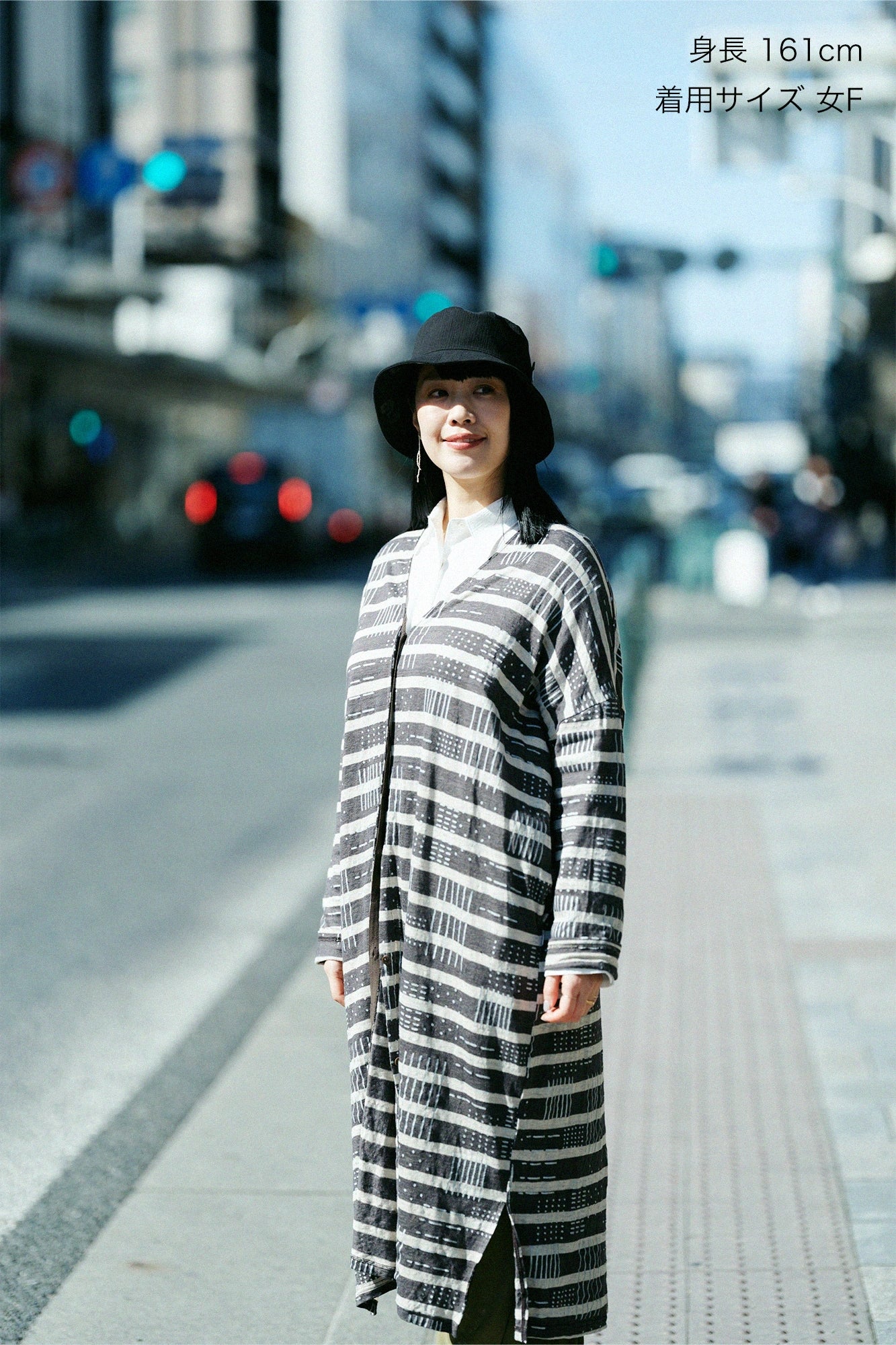 Leichter Mantel/Gap aus Leinenstrick mit V-Ausschnitt