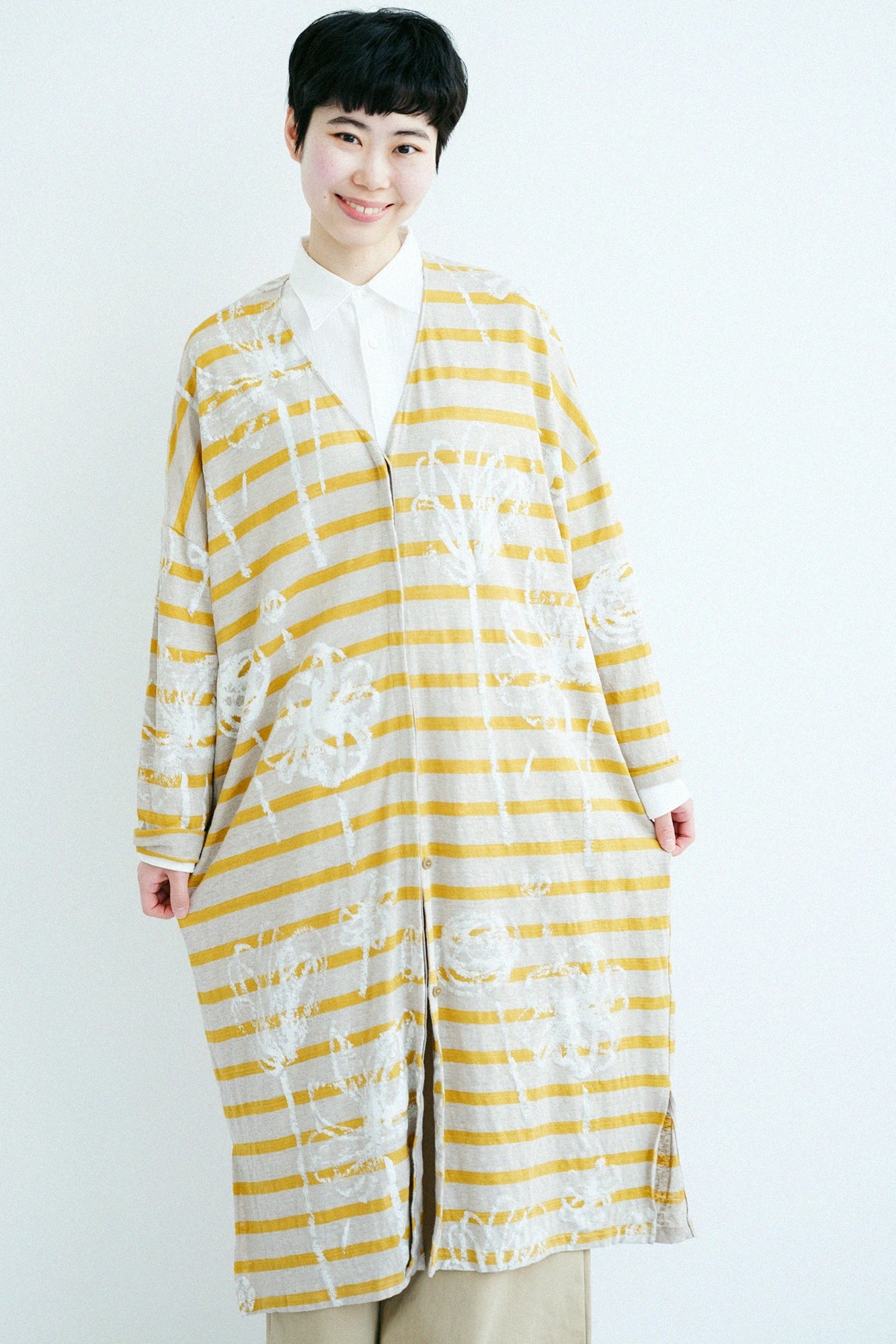 Manteau léger à col en V en tricot avec bordure en lin/doux